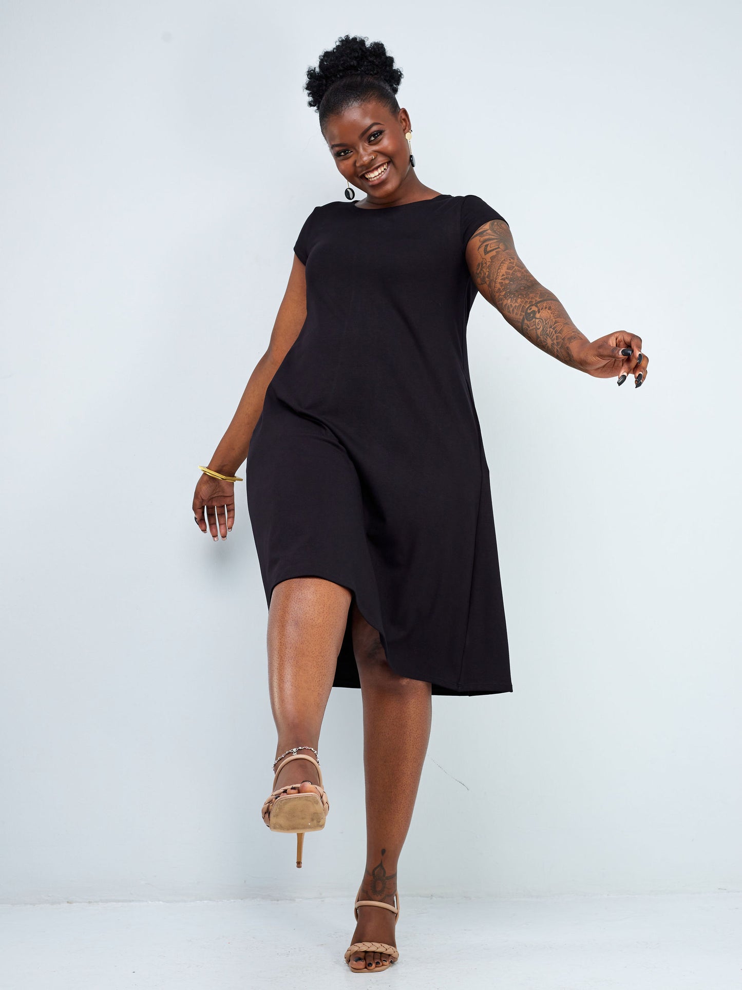 Vivo Leila Cap Sleeve Tent Knee Length Dress - Black