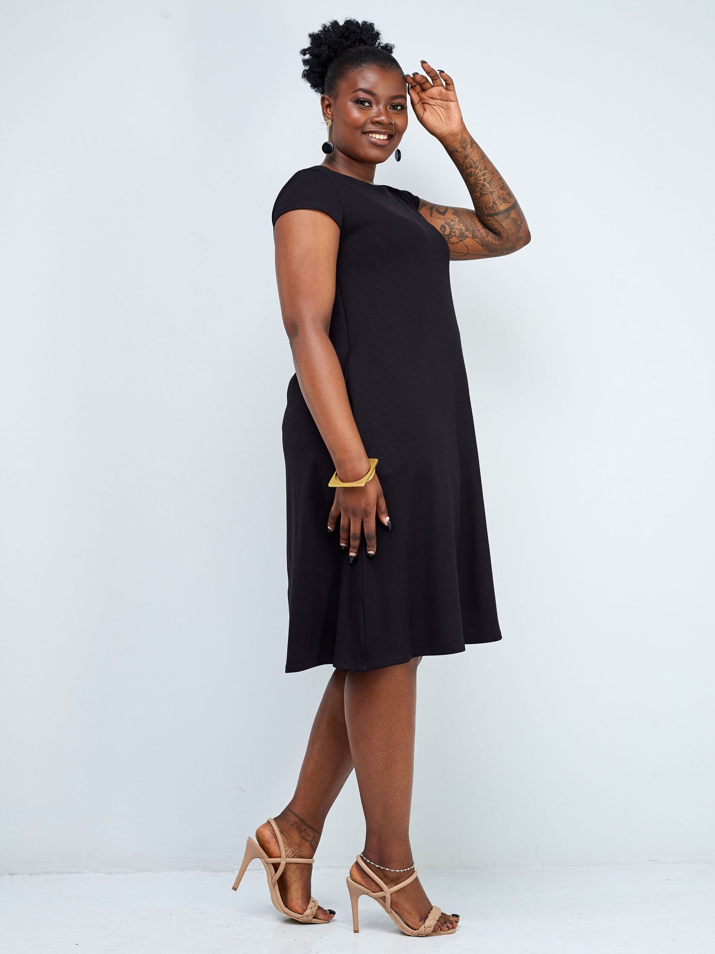 Vivo Leila Cap Sleeve Tent Knee Length Dress - Black