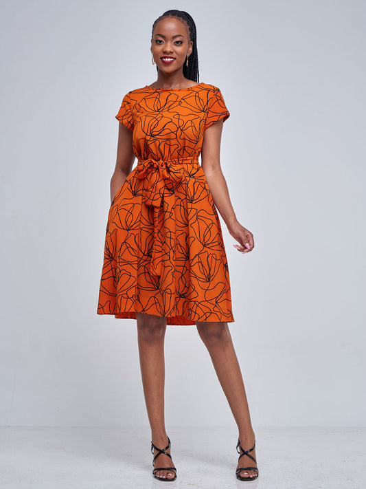 Vivo Basic Cap Sleeve Knee Length Tent Dress - Rust / Black Abstract Print
