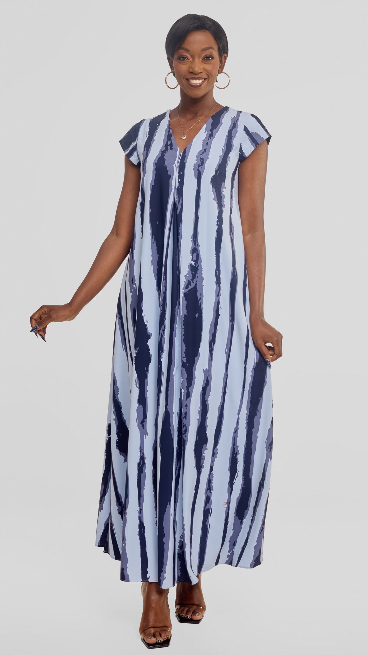 Vivo Kani Cap Sleeve Maxi Dress in Textured Crepe - Light Blue / Dark  Navy Tamasha Print