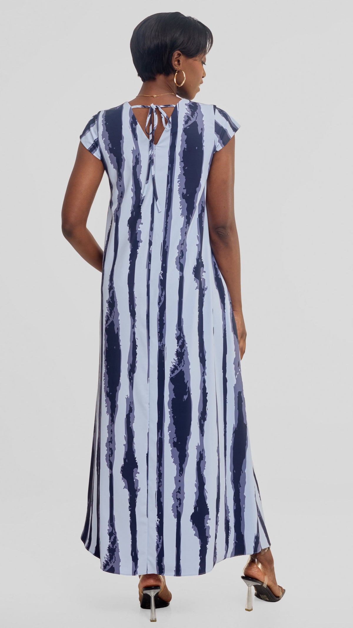 Vivo Kani Cap Sleeve Maxi Dress in Textured Crepe - Light Blue / Dark  Navy Tamasha Print