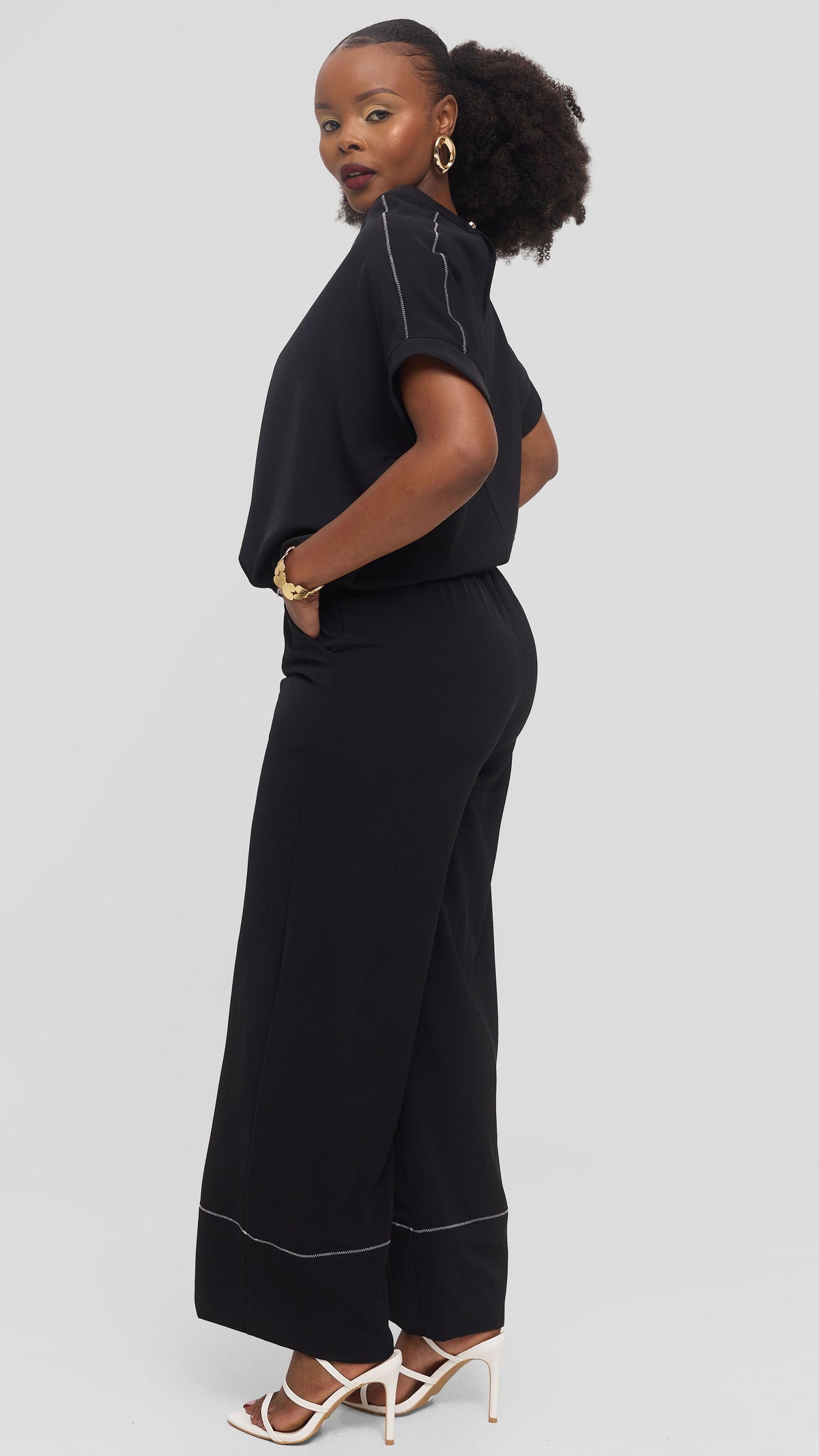 Vivo Contrast Stitch Loose Top in Twill - Black