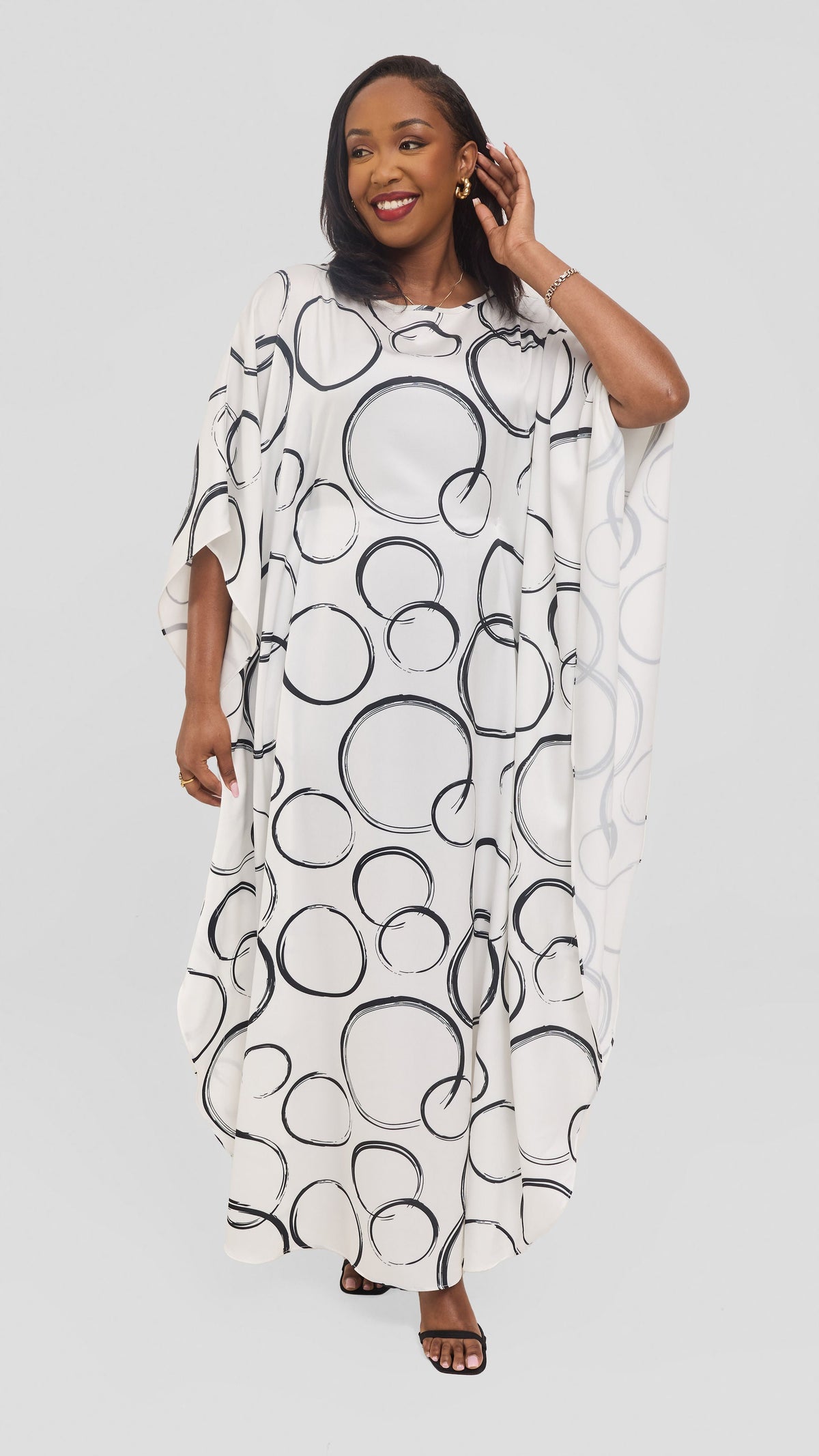 Vivo Round Neck Maxi Kaftan in Satin - White / Black Amani Print