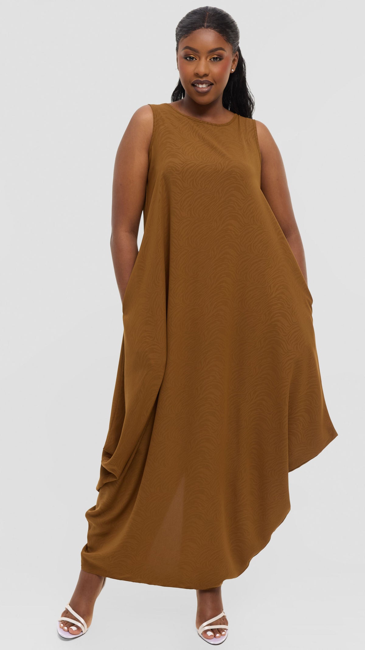 Vivo Seli Maxi Dress in Crepe - Tan Abstarct