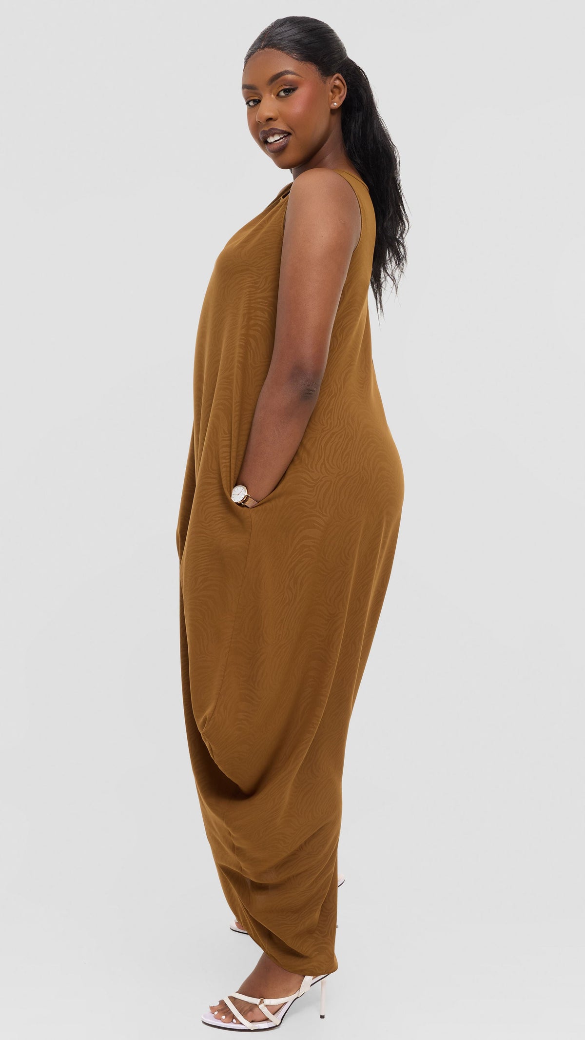 Vivo Seli Maxi Dress in Crepe - Tan Abstarct