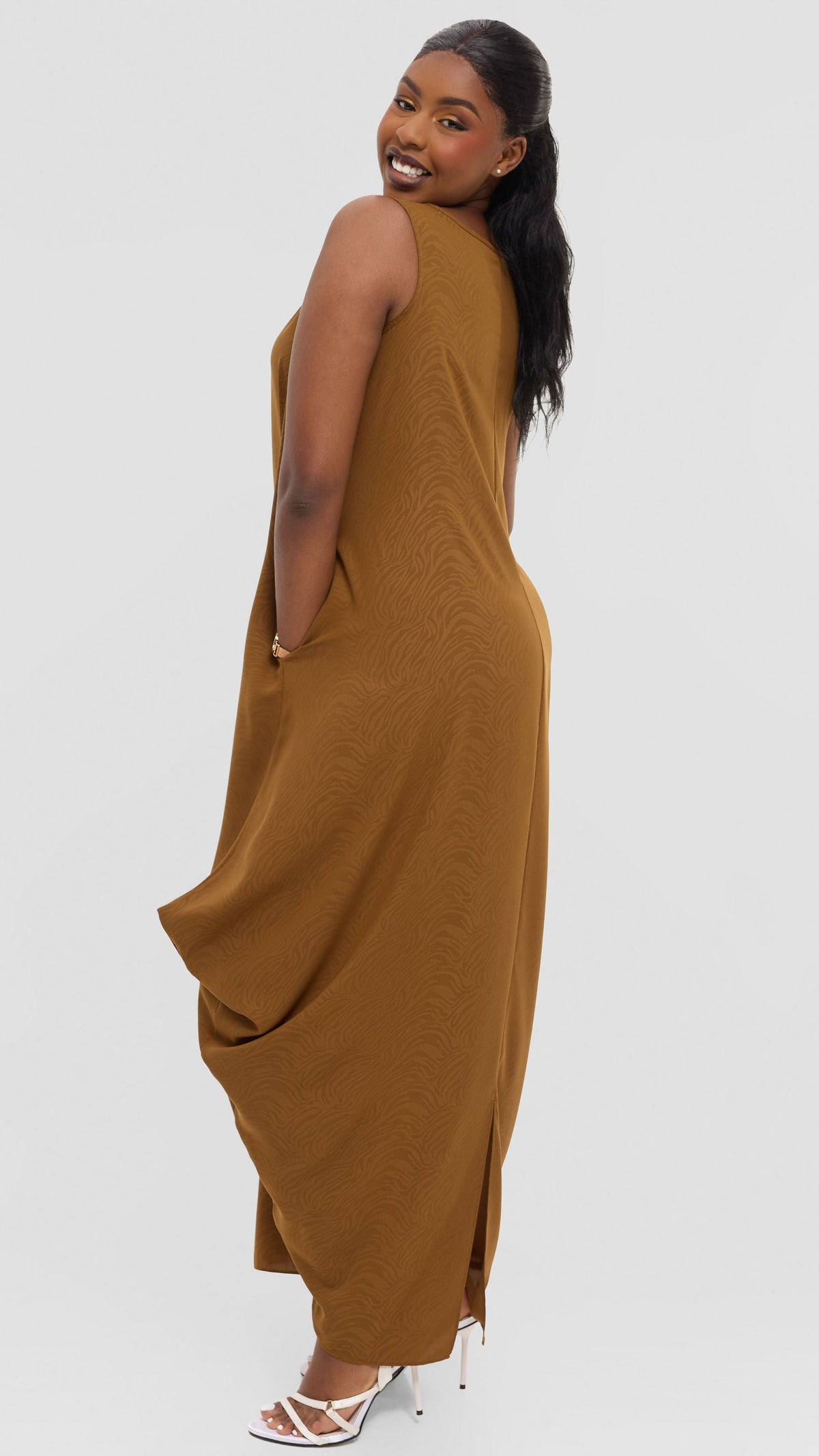 Vivo Seli Maxi Dress in Crepe - Tan Abstarct