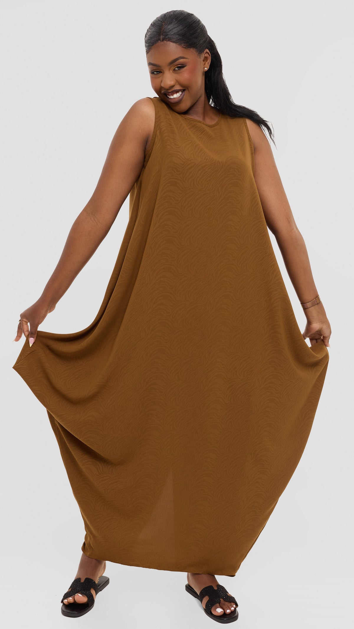 Vivo Seli Maxi Dress in Crepe - Tan Abstarct
