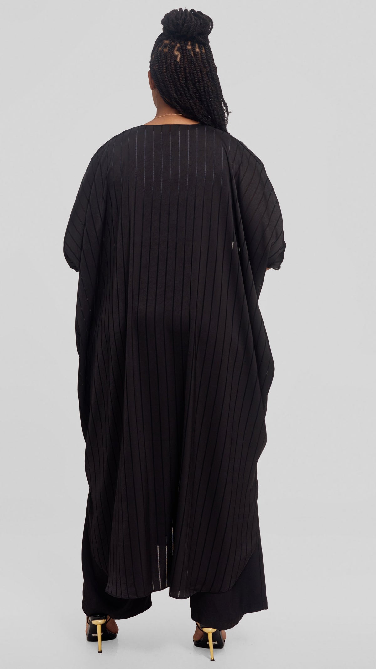 Vivo Scalloped Kimono in Stripped Crepe - Black