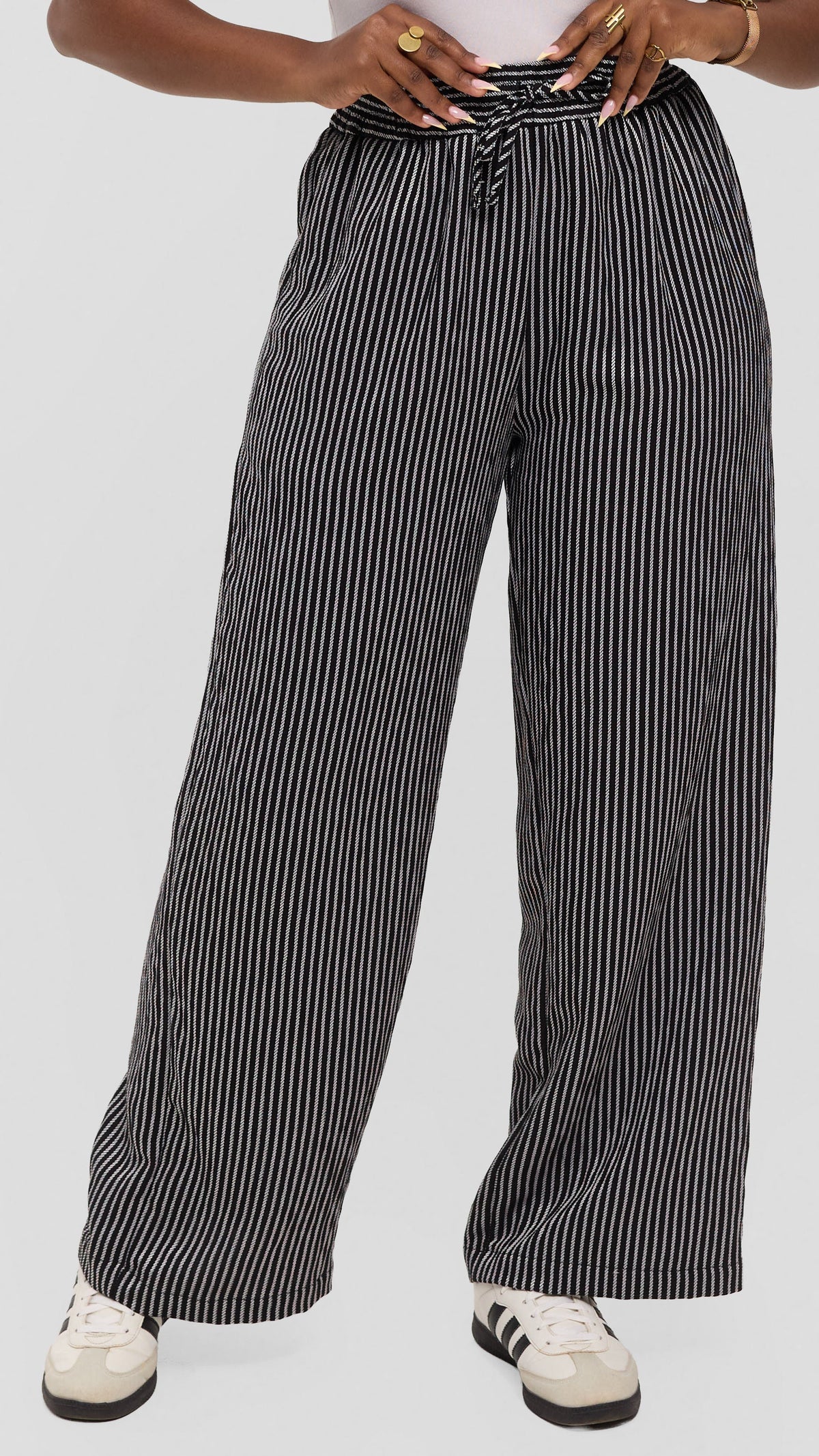 Vivo Drawstring Wide Leg Pants in Crepe - Navy Blue / White Stripes