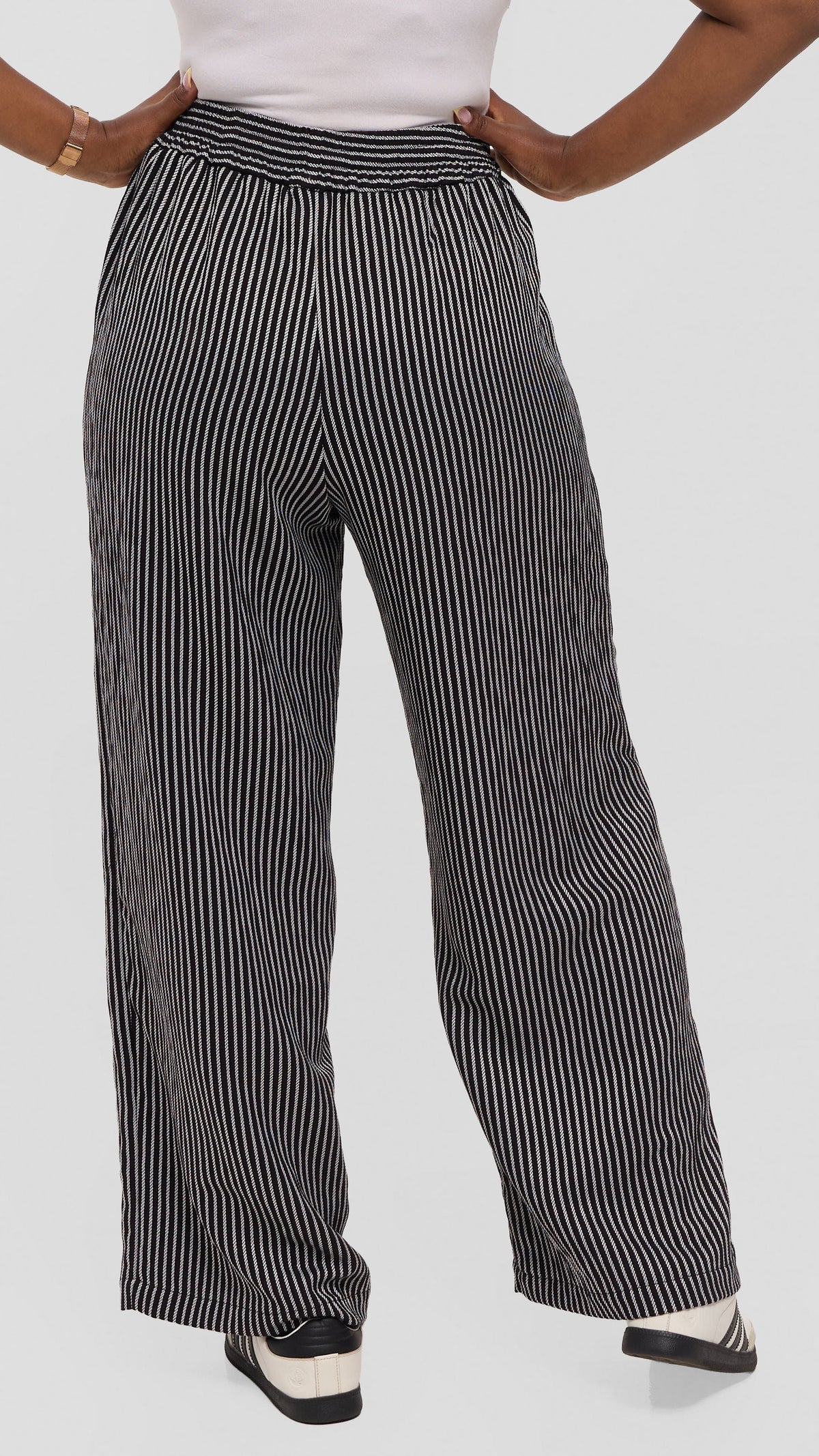 Vivo Drawstring Wide Leg Pants in Crepe - Navy Blue / White Stripes