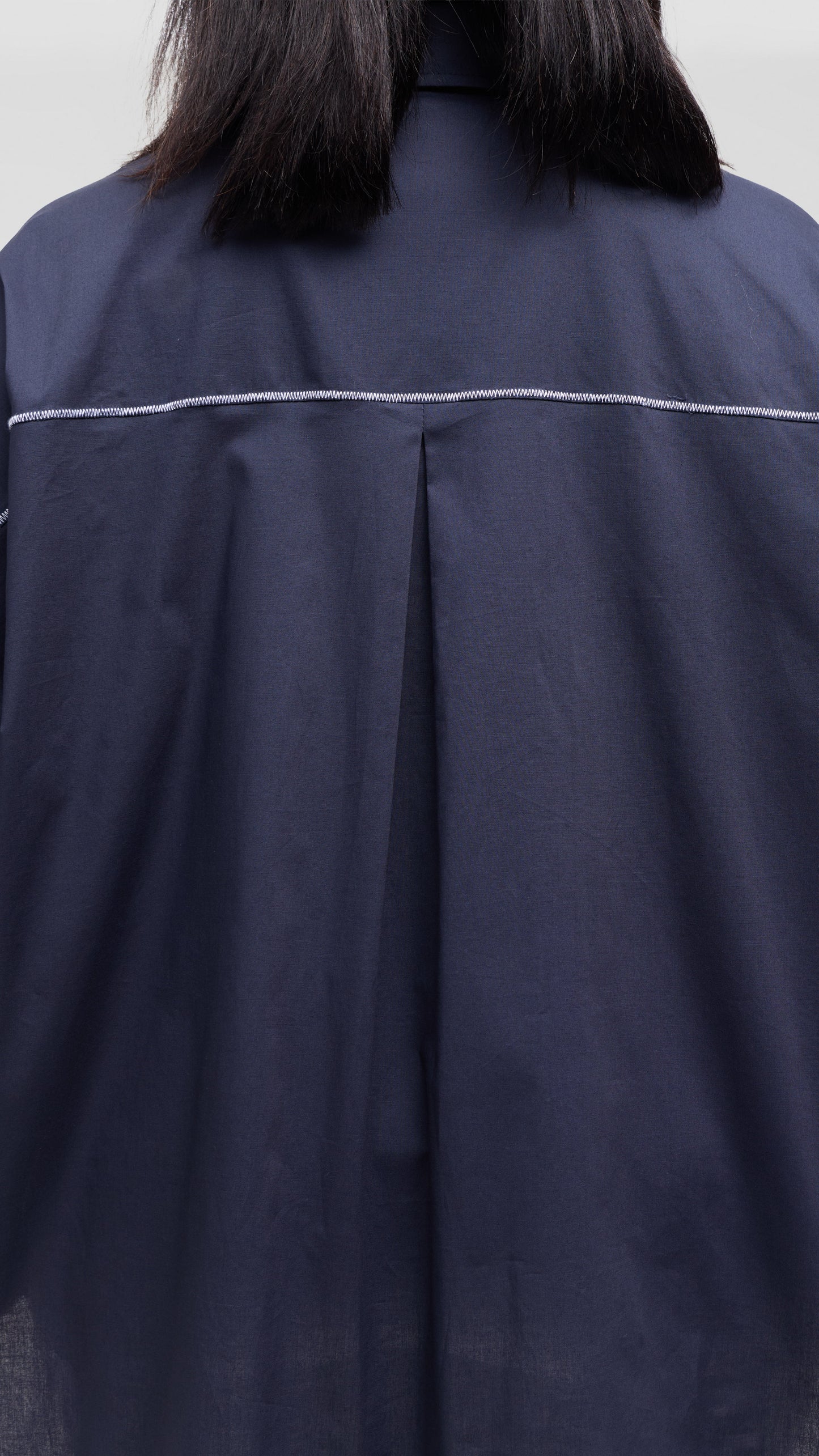 Vivo Back Pleat Loose Top in Cotton - Dark Navy