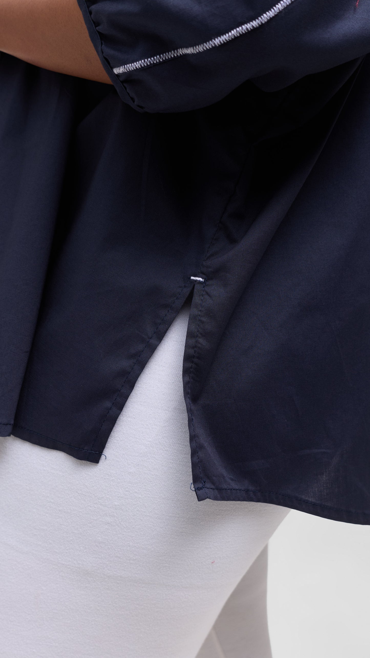 Vivo Back Pleat Loose Top in Cotton - Dark Navy
