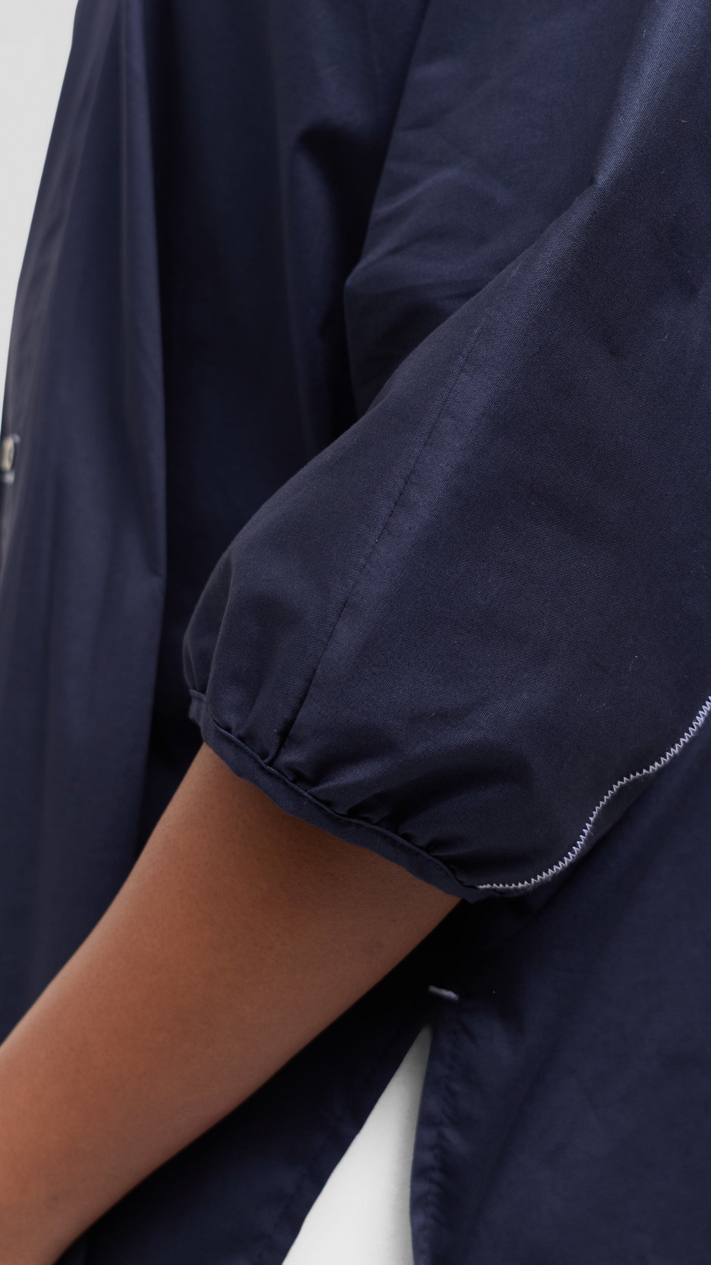 Vivo Back Pleat Loose Top in Cotton - Dark Navy