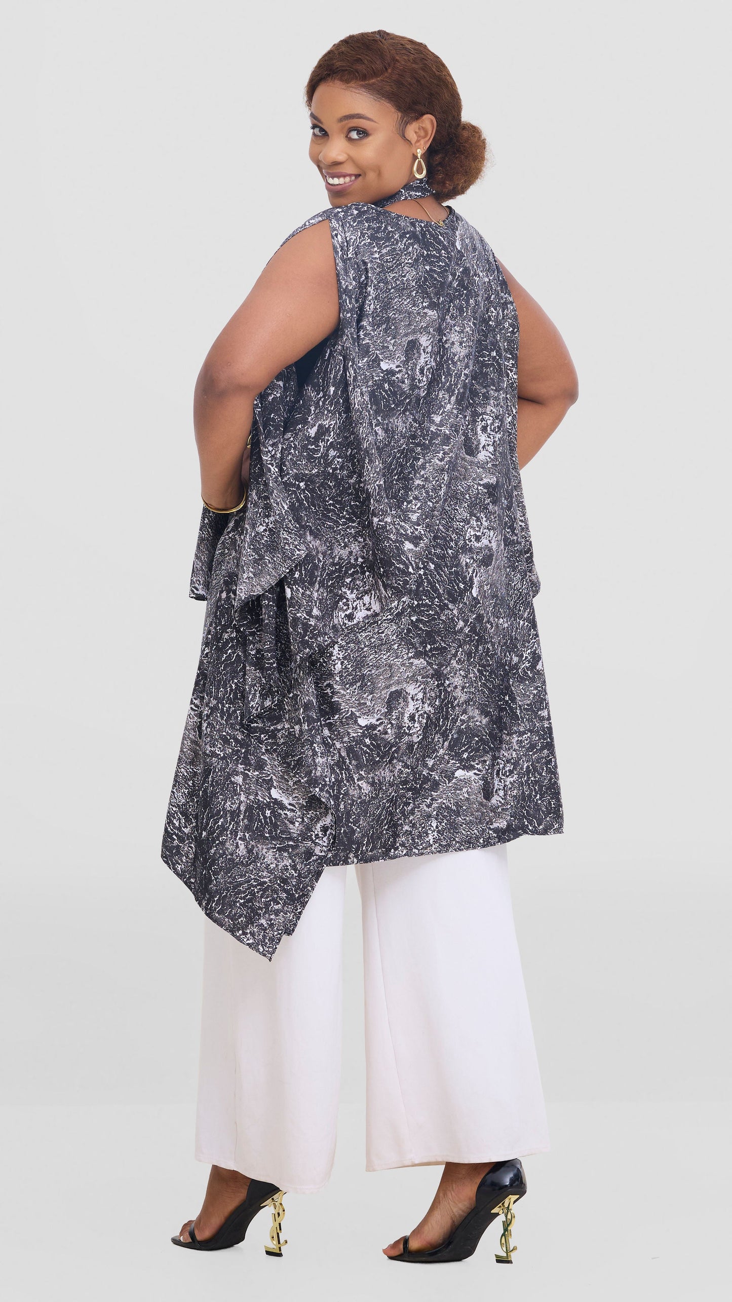 Vivo Knee Length Kaftan in Satin - White / Grey Print