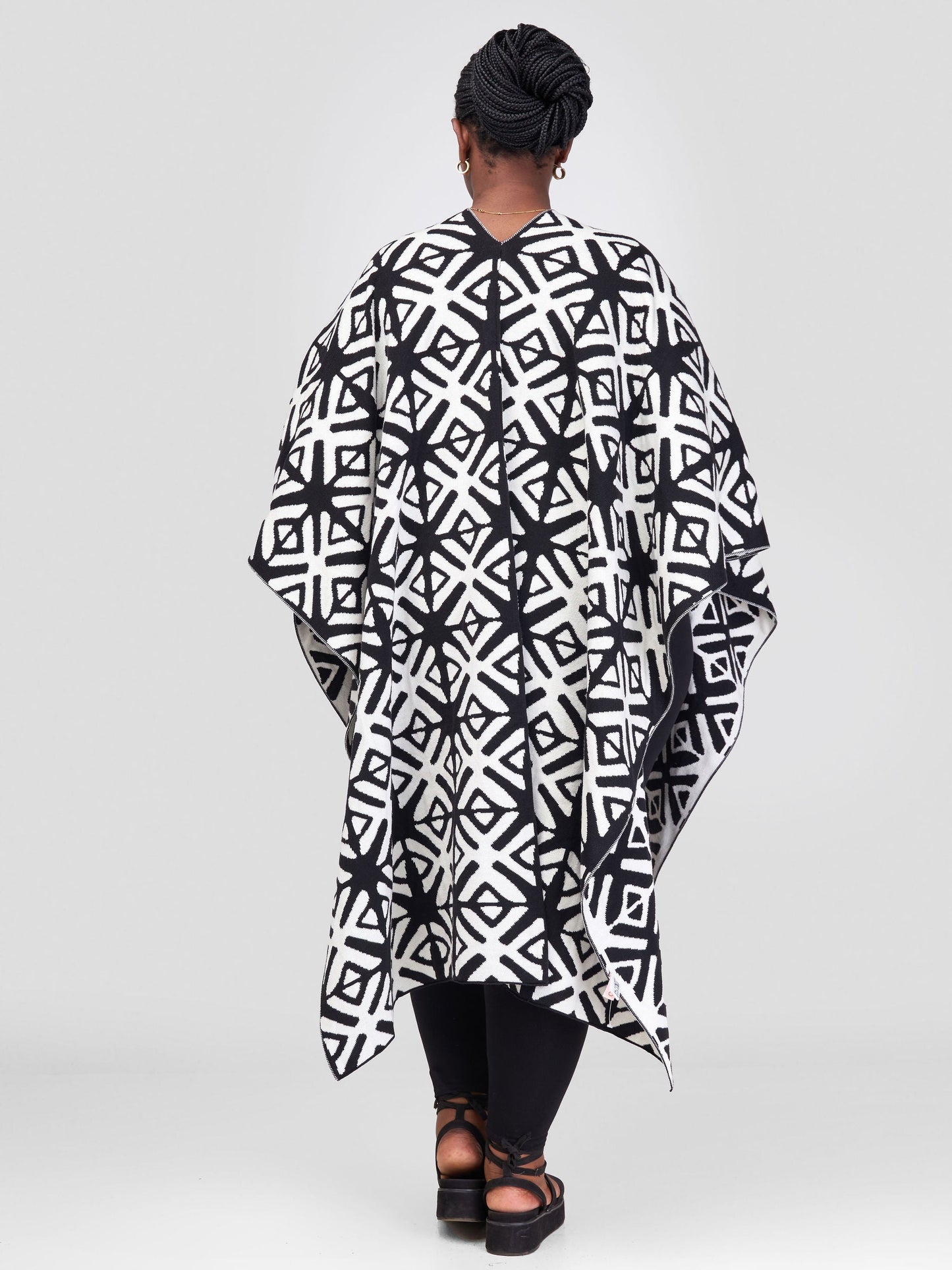 Vivo Reversible Poncho without Fringes- Black / Off White Heshi Print