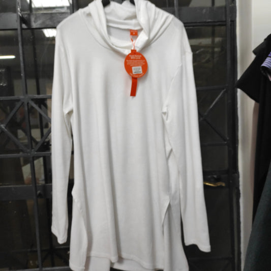 Vivo Tulia Turtle Neck Top - White