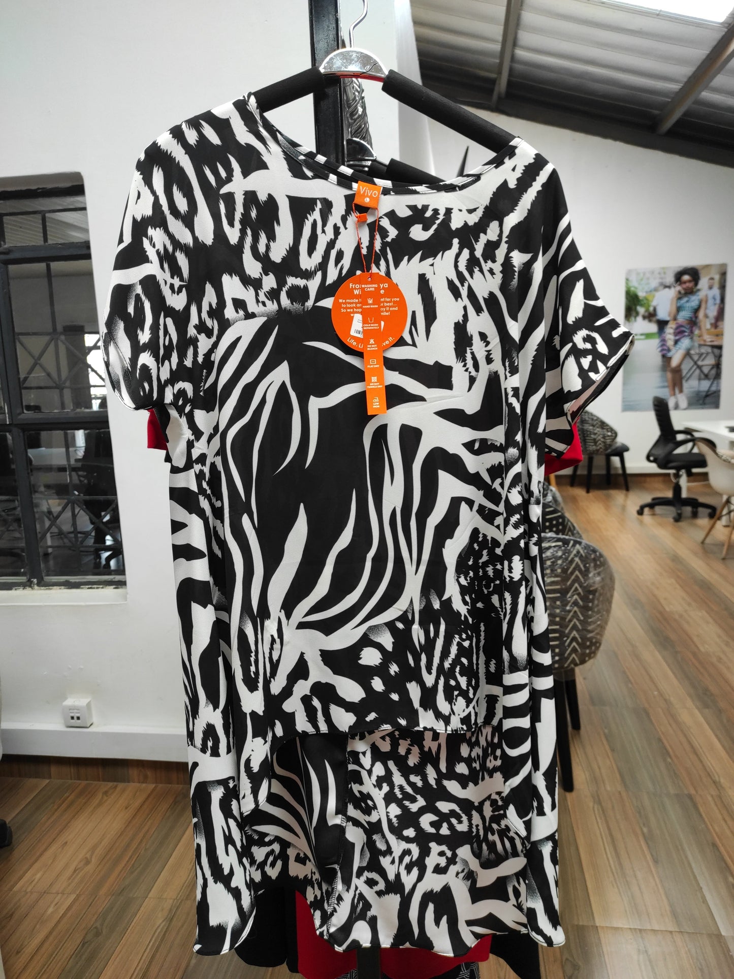 Vivo Pesi Dolman High Low Tunic - Black / White Animal Print