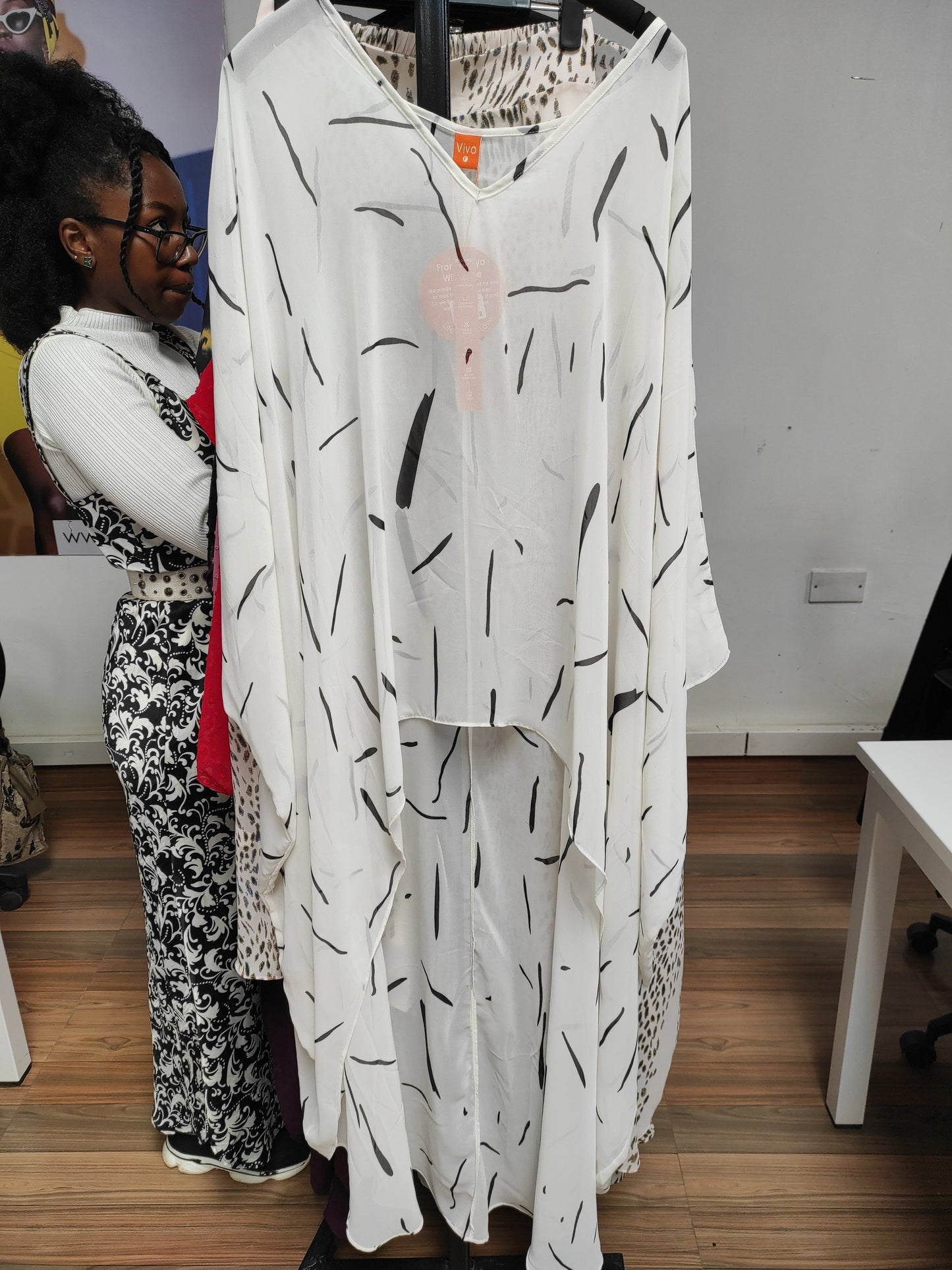 Vivo Malindi V-Neck High Low Kaftan Top - White / Black Abstract Print
