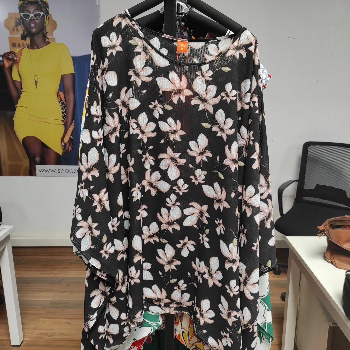 Vivo Basic Wide Loose Top - Black / Peach Floral Print