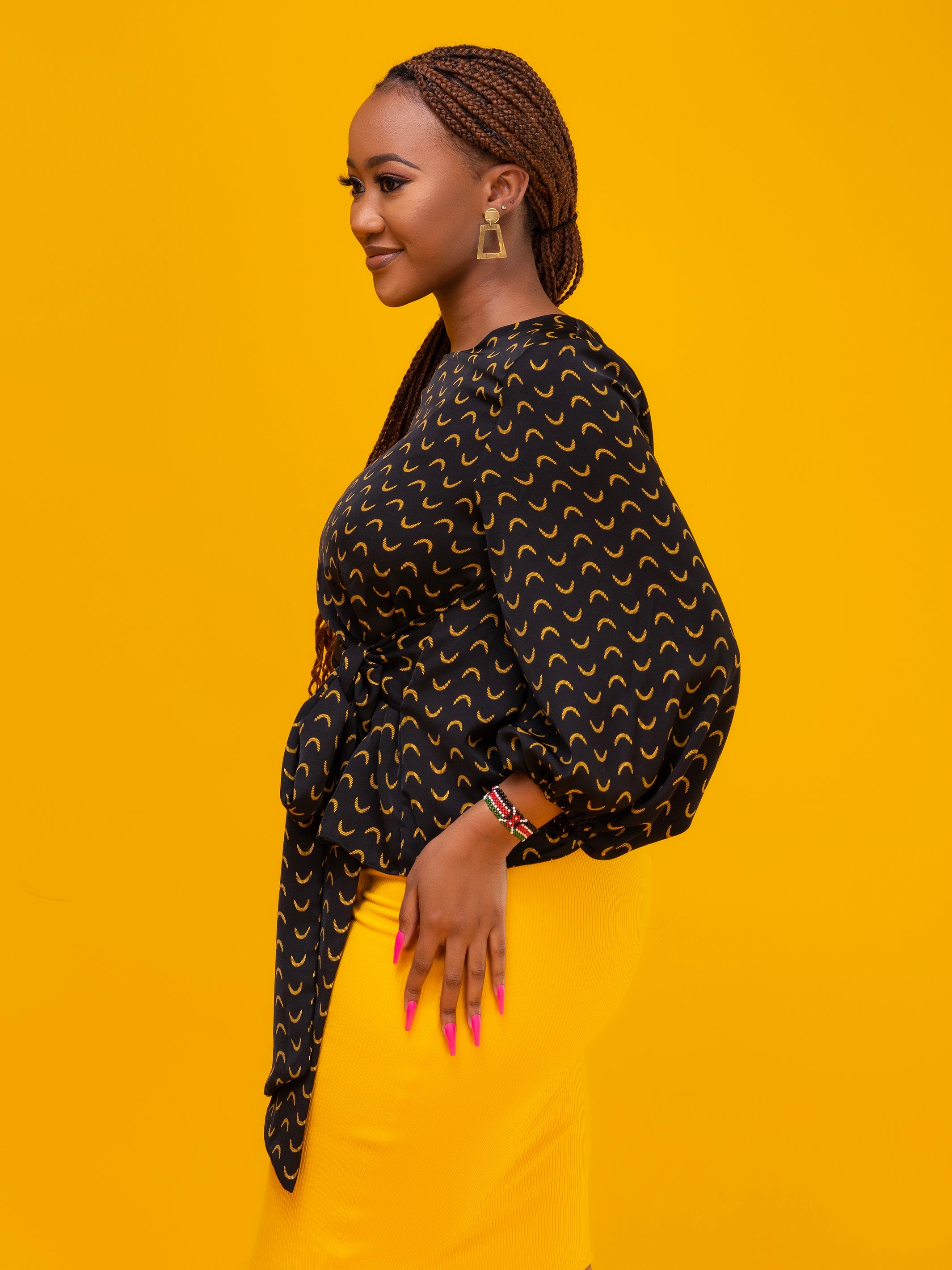 Vivo Izzy Bishop Sleeve Top - Black / Mustard Print