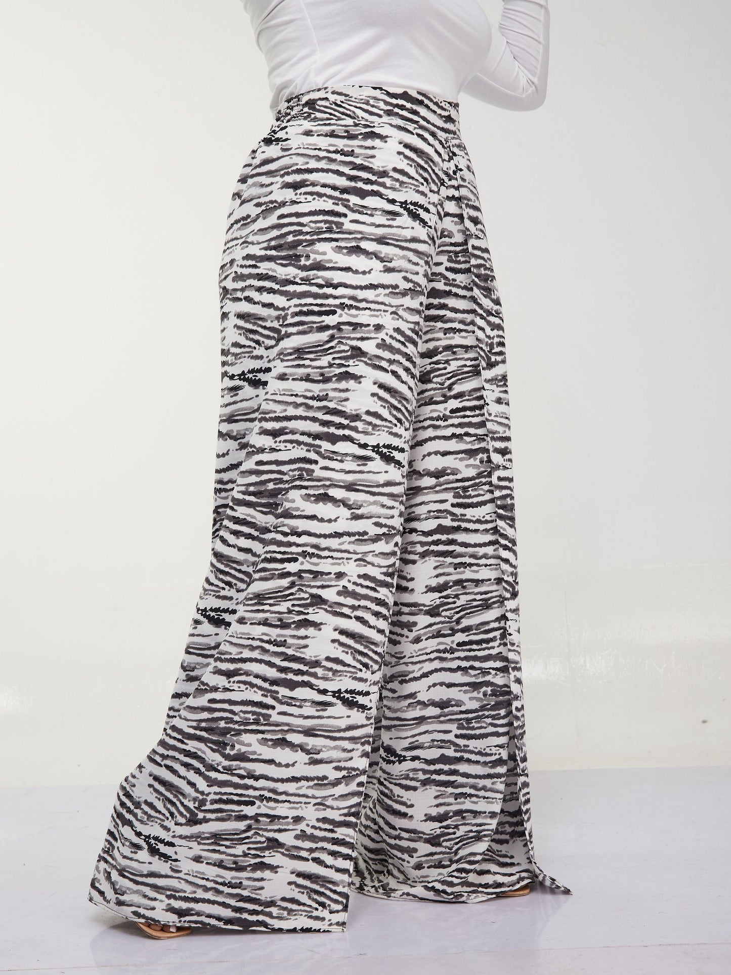 Vivo Dalia Wrap Wide Leg Pants - Black Print