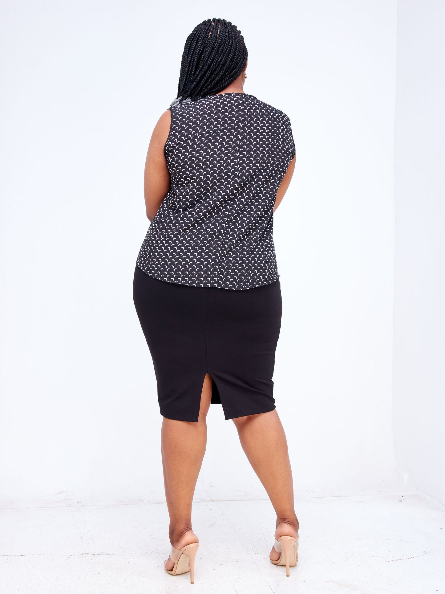Vivo Imali Sleeveless V-Neck Tie Top - Black / White Geometric Print