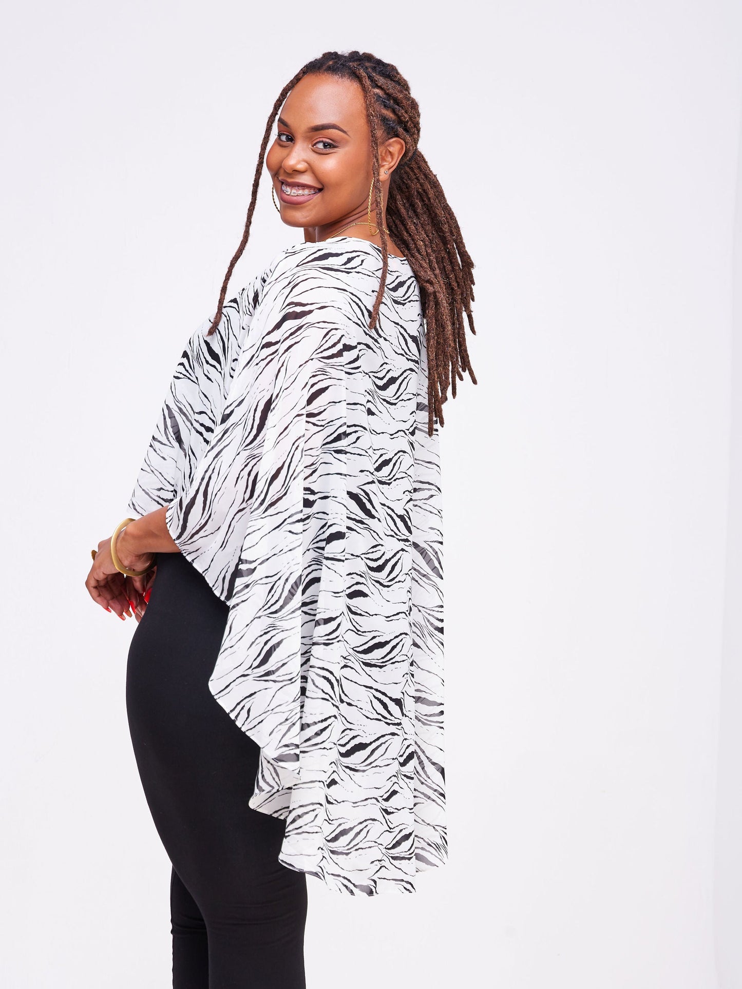 Vivo Sana Cape Top - Black / White Abstract Print