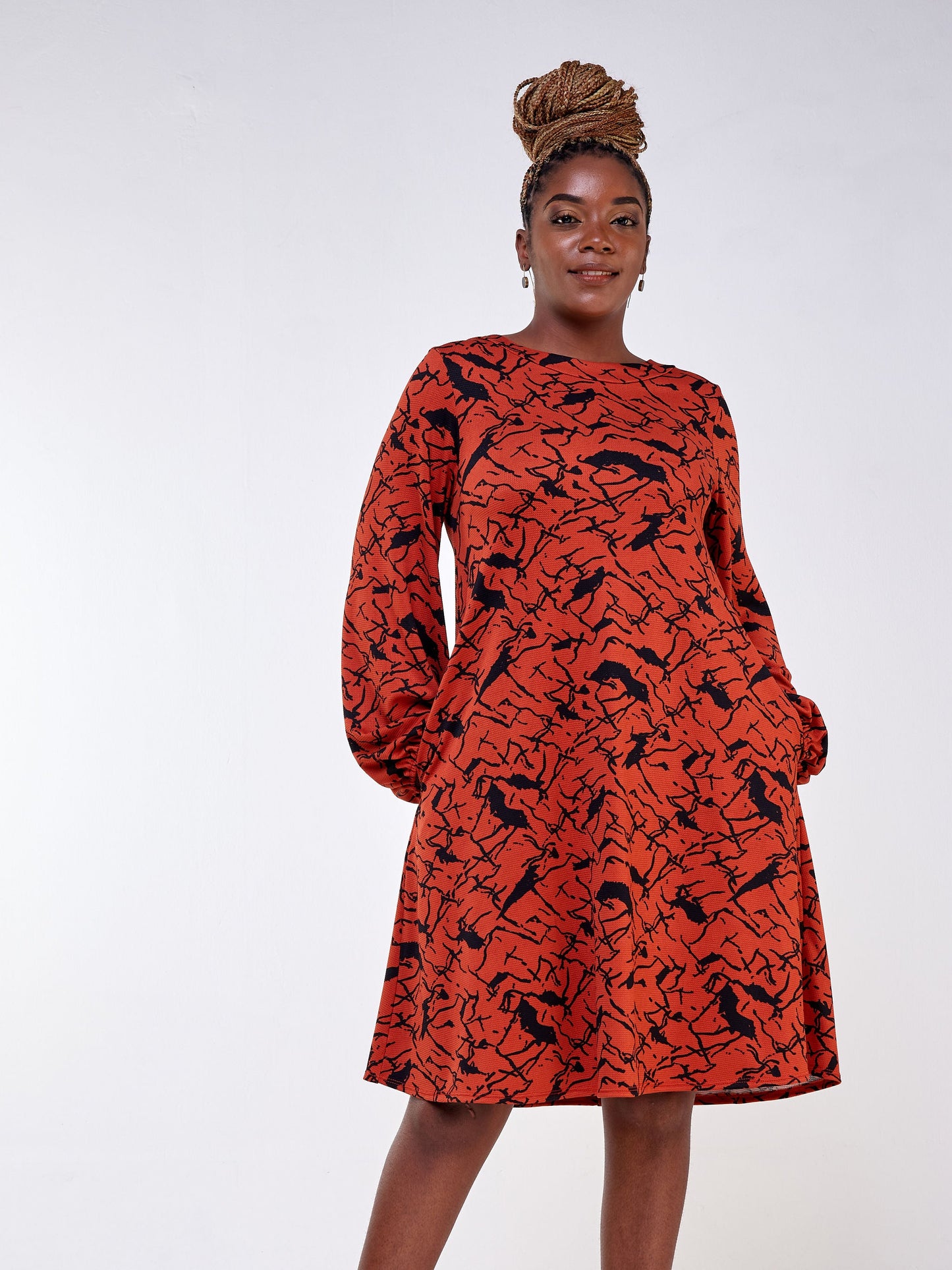 Vivo Jema Bishop Sleeve Tent Dress - Rust / Black Abstract Print