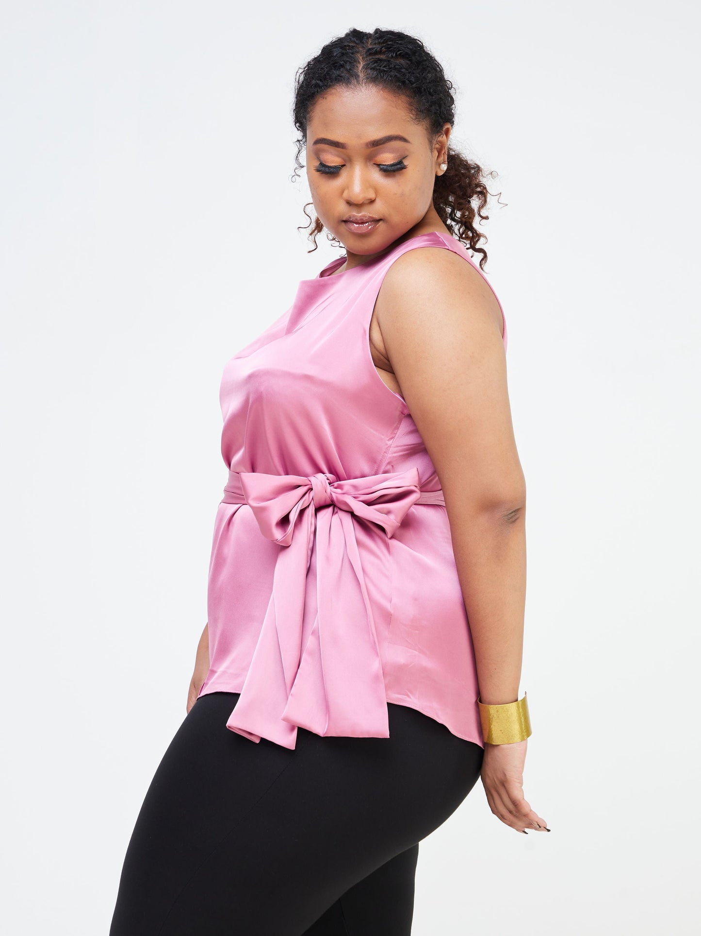 Vivo Raha Sleeveless Boat Neck Top - Peach