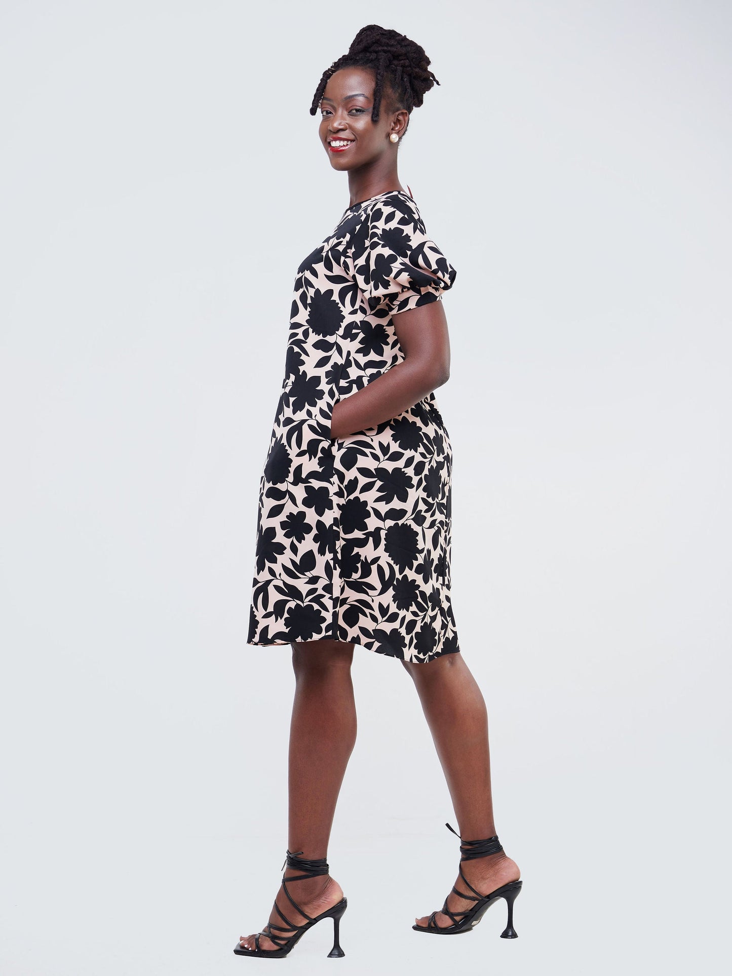 Vivo Wingu Puff Sleeve Knee Length Dress - Peach / Black Floral Print