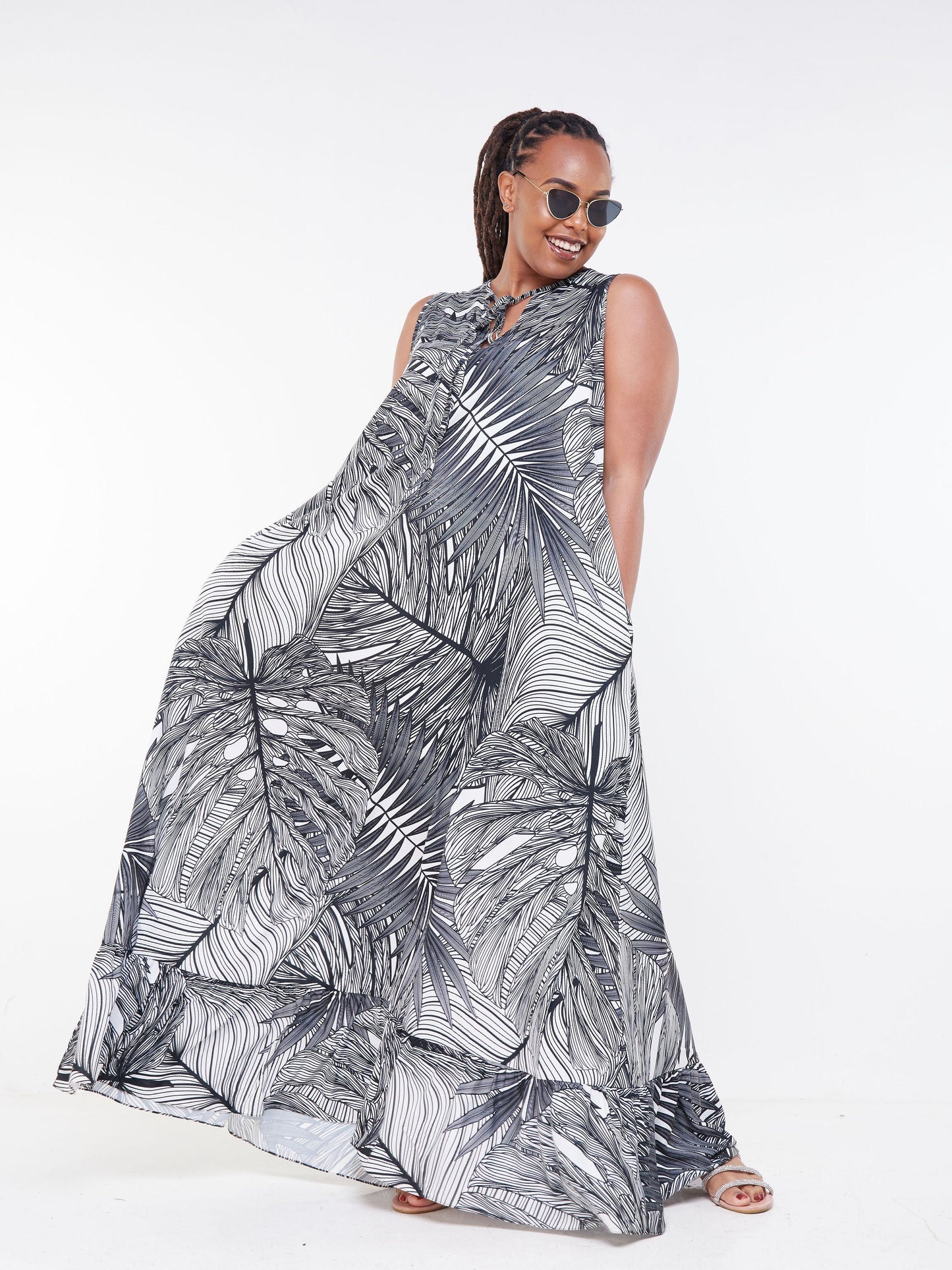 Vivo Malindi  Sleeveless Maxi Dress (JK) - Black / White Tropical Floral Print