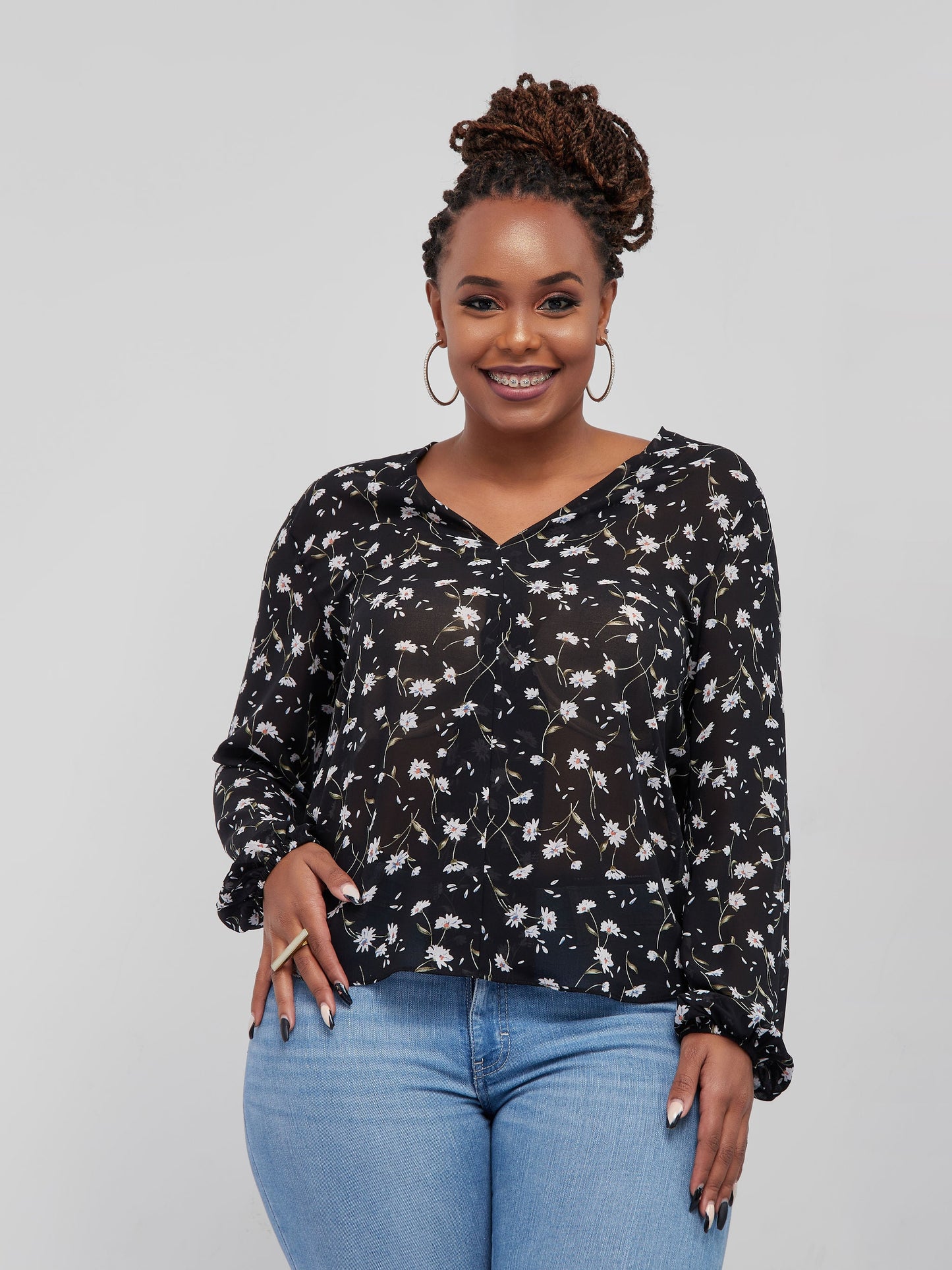 Vivo Basic V-Neck Bishop Sleeve Top - Black / White Daisy Print