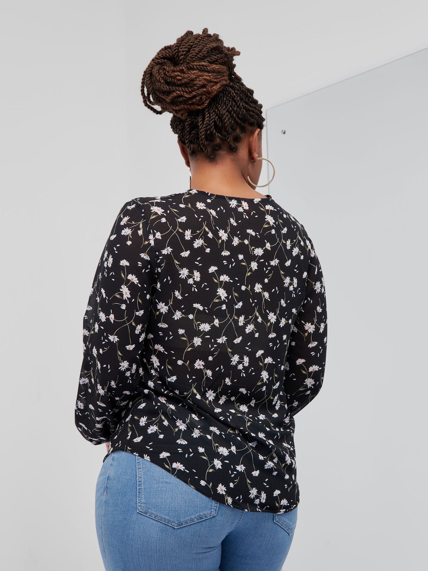 Vivo Basic V-Neck Bishop Sleeve Top - Black / White Daisy Print