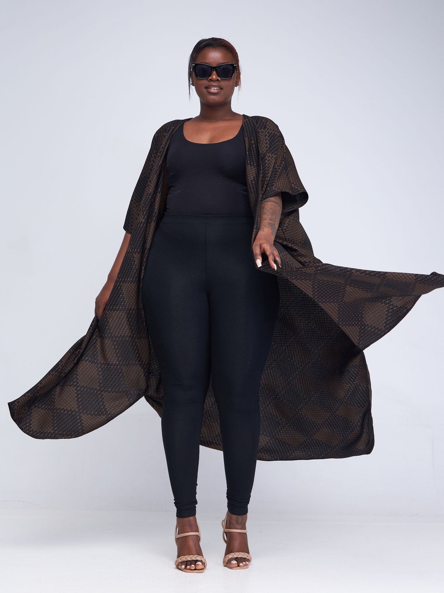 Vivo Basic Open Kaftan - Black / Gold Geometric Print