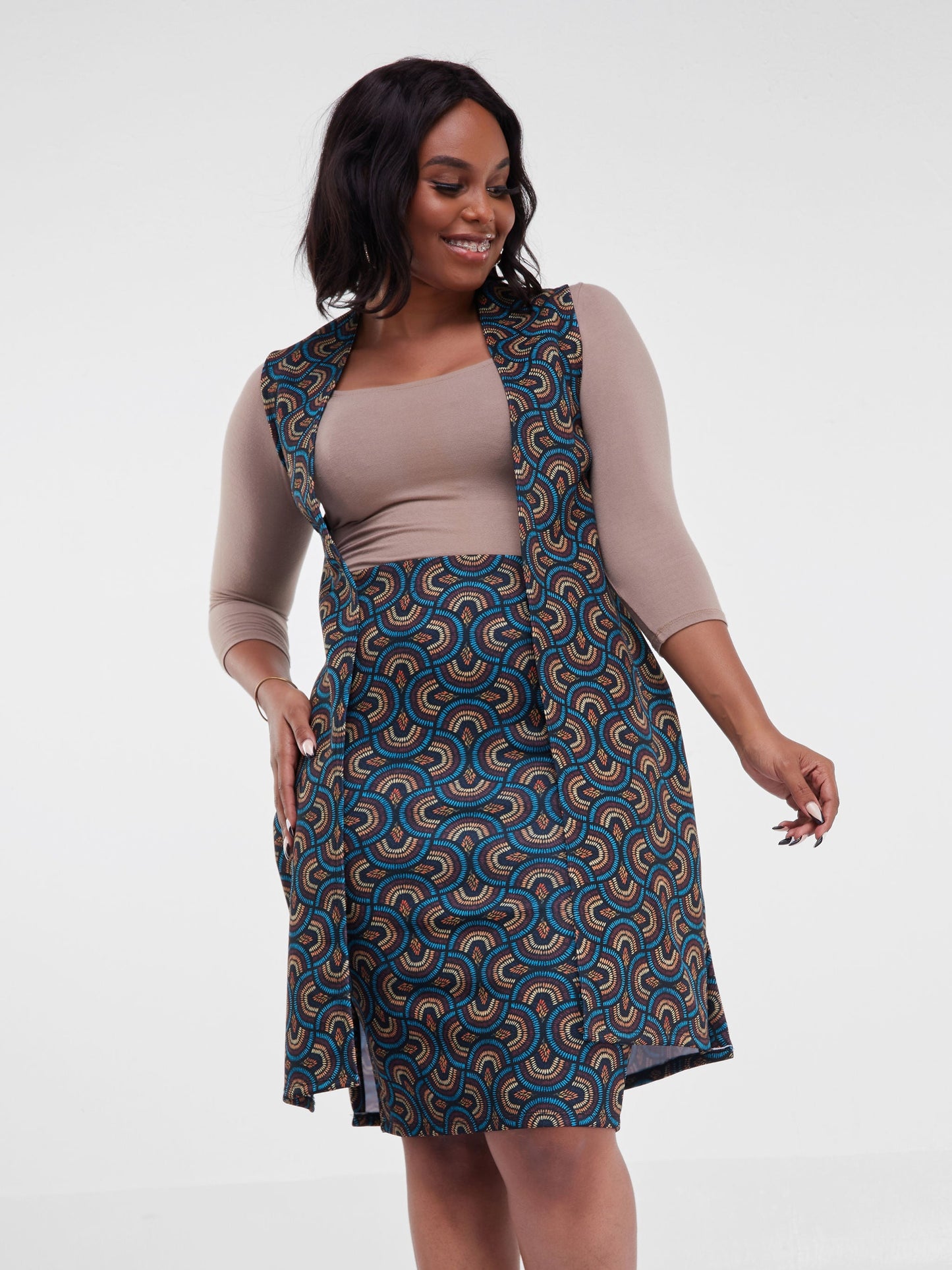 Vivo Hema Sleeveless Overcoat - Black / Mustard Print