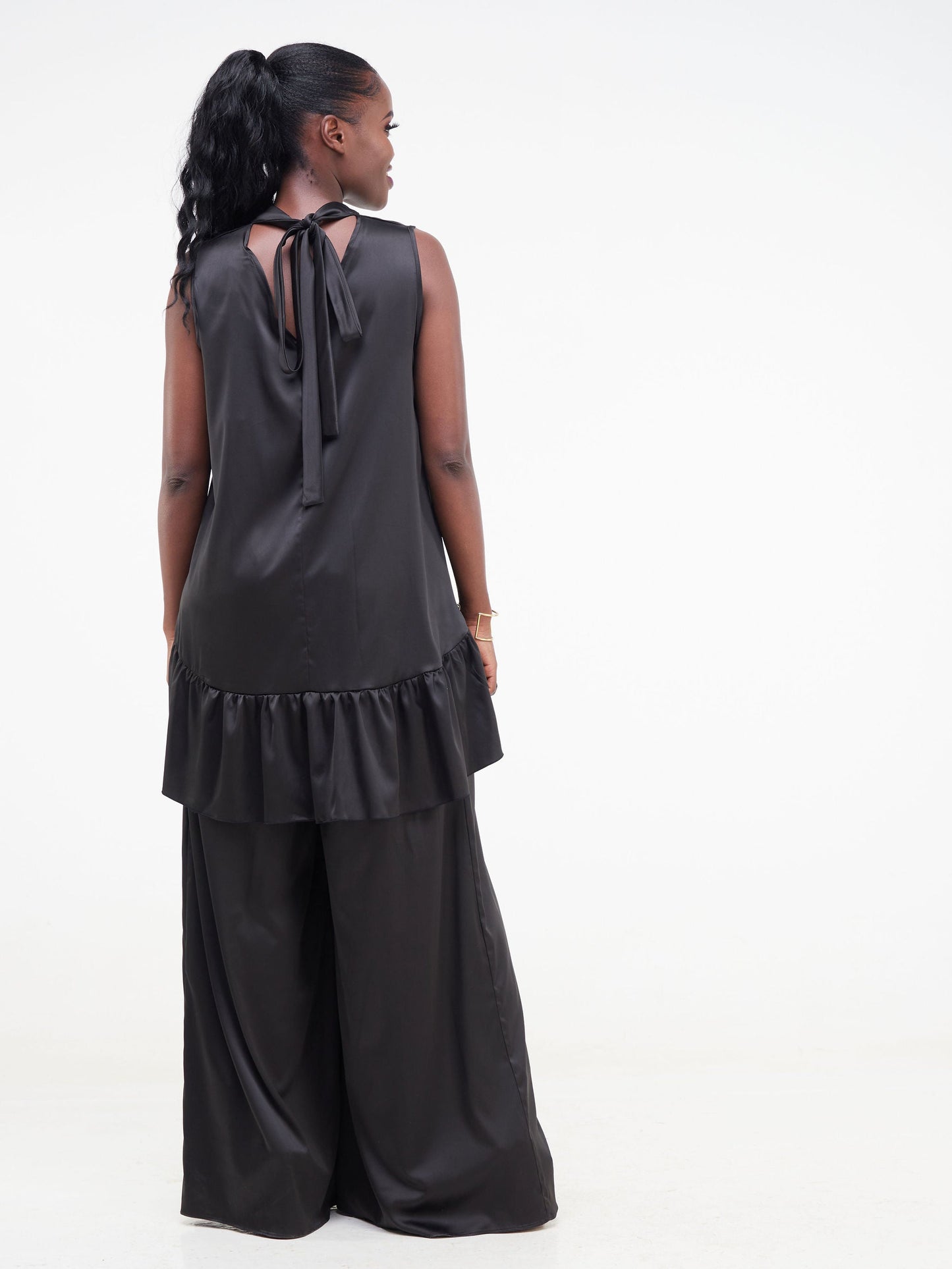 Vivo Fara Sleeveless Halter Neck Top - Black