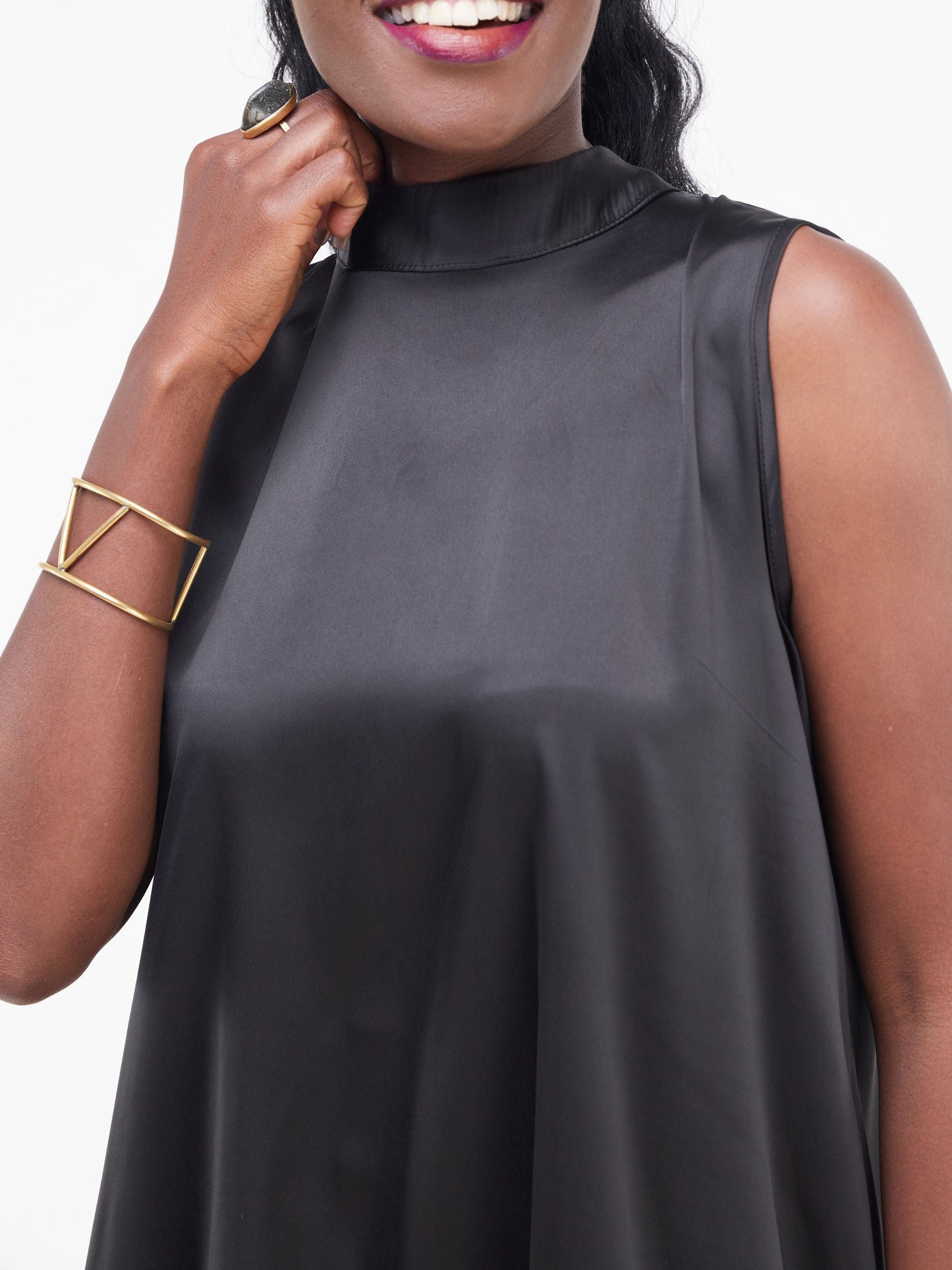 Vivo Fara Sleeveless Halter Neck Top - Black