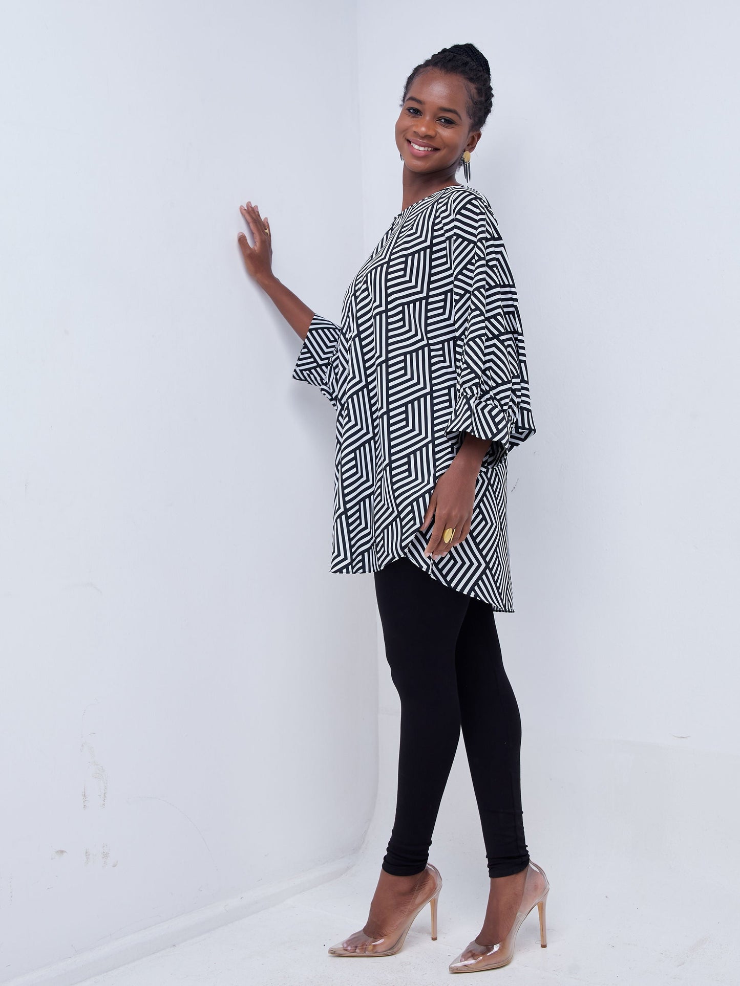 Vivo Mistari Gathered Sleeve Top - Black / White Stripe Print