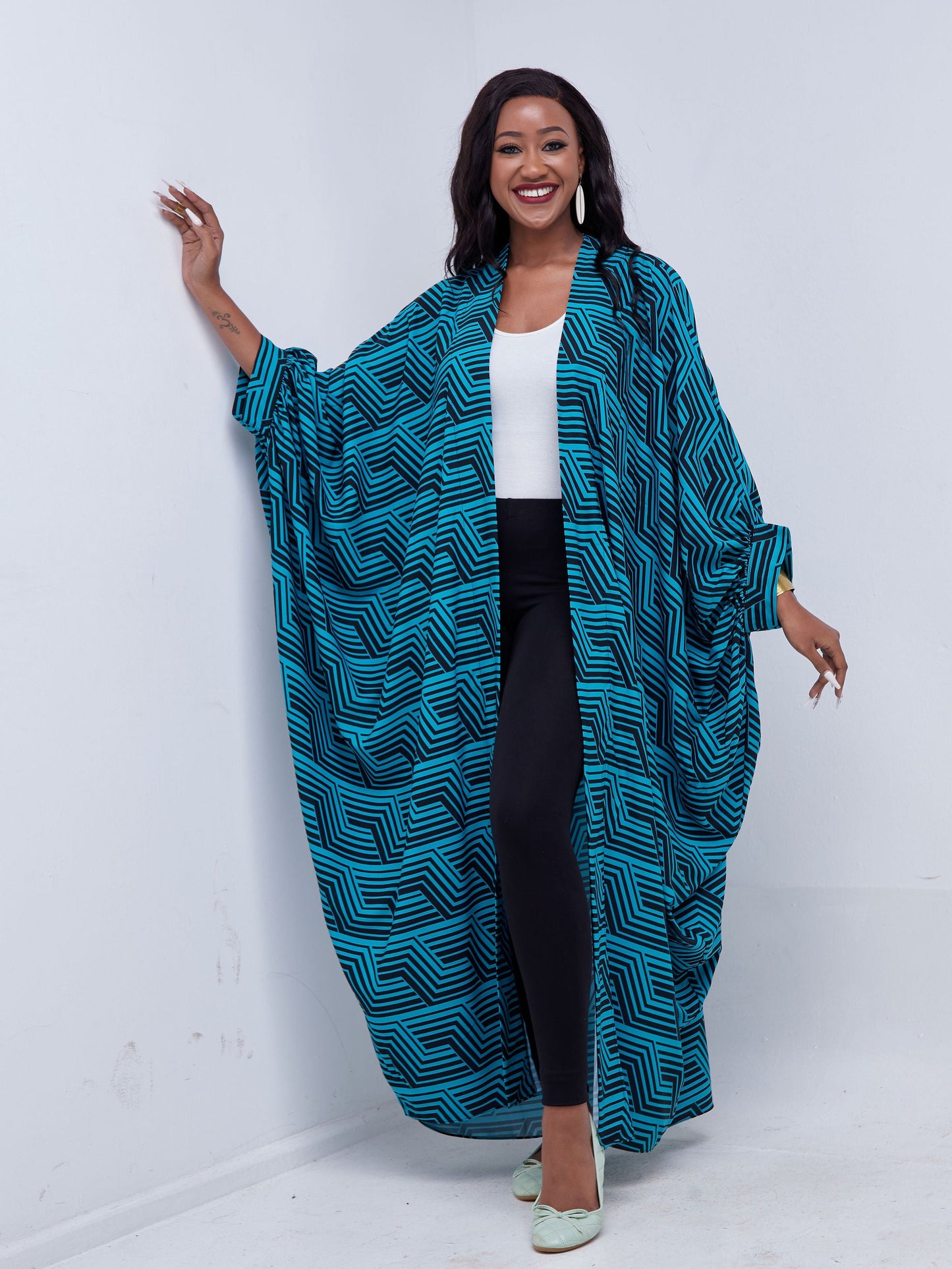 Vivo Mistari Gathered Sleeve Open Kaftan - Blue / Black Print
