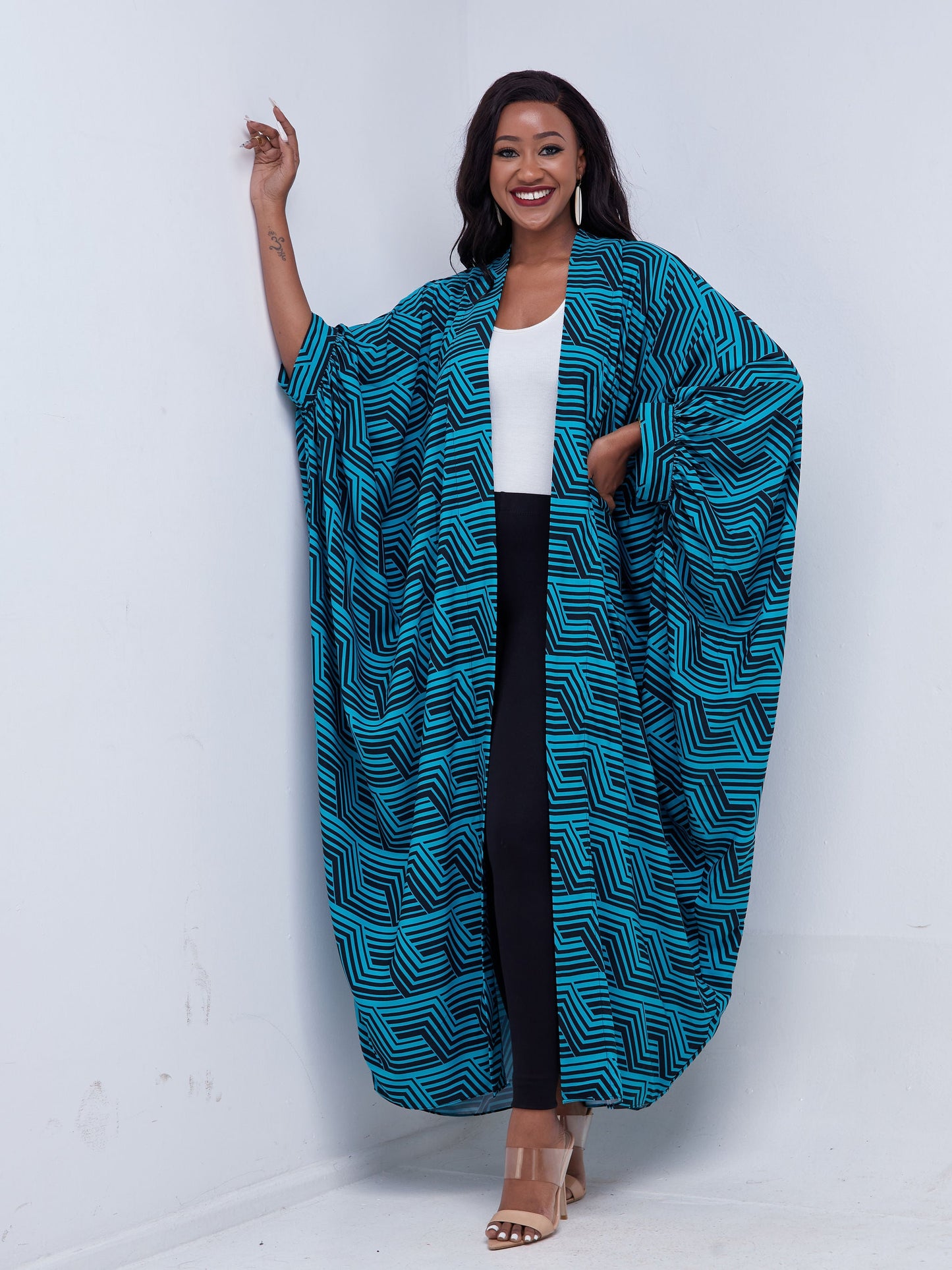 Vivo Mistari Gathered Sleeve Open Kaftan - Blue / Black Print