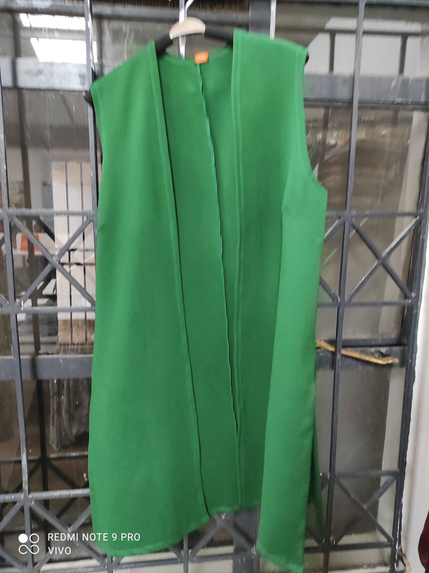 Vivo Waridi Sleeveless Overcoat - Green
