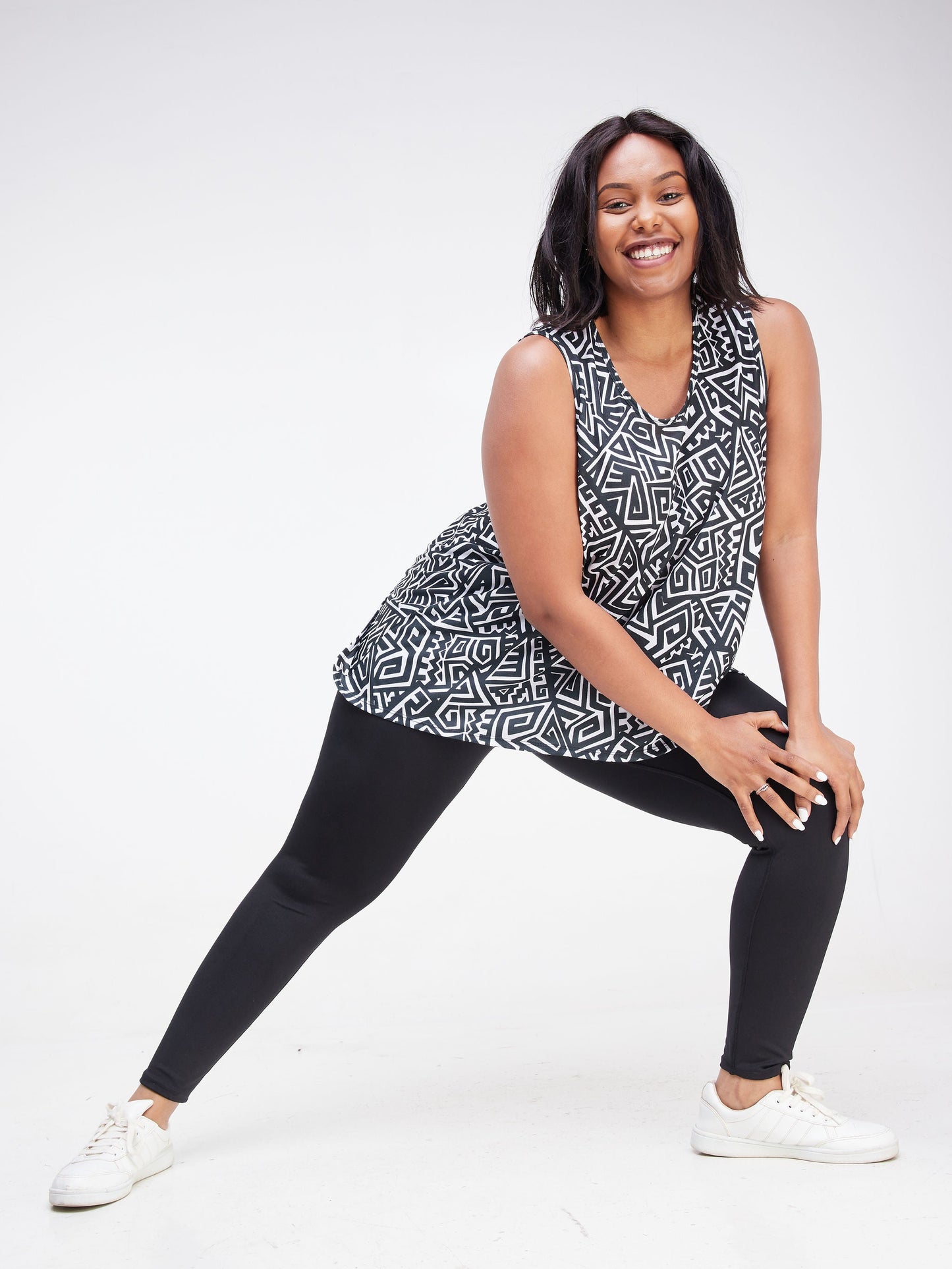 Vivo Fitness Sleeveless High Low Top - Black / White Print