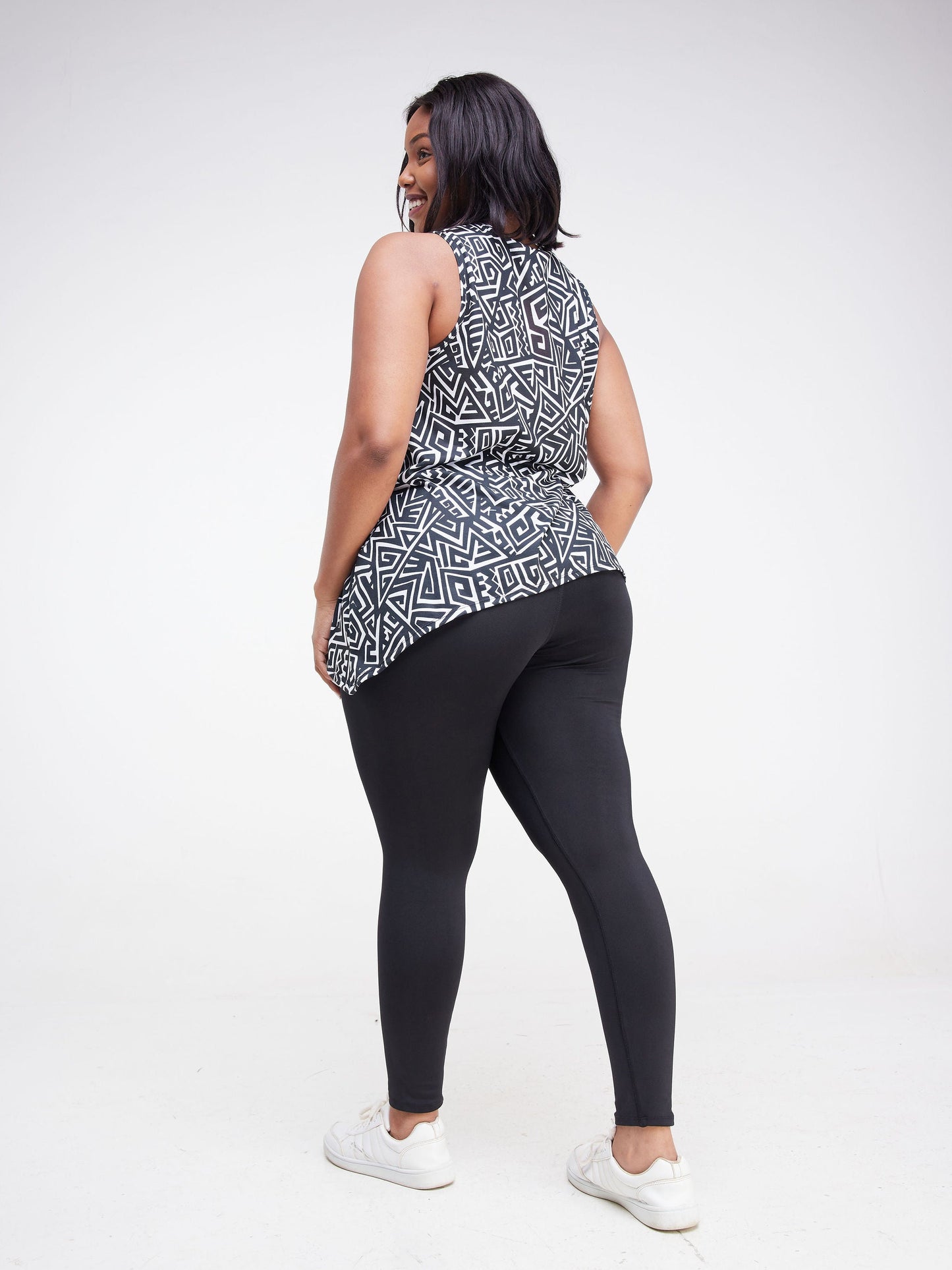 Vivo Fitness Sleeveless High Low Top - Black / White Print