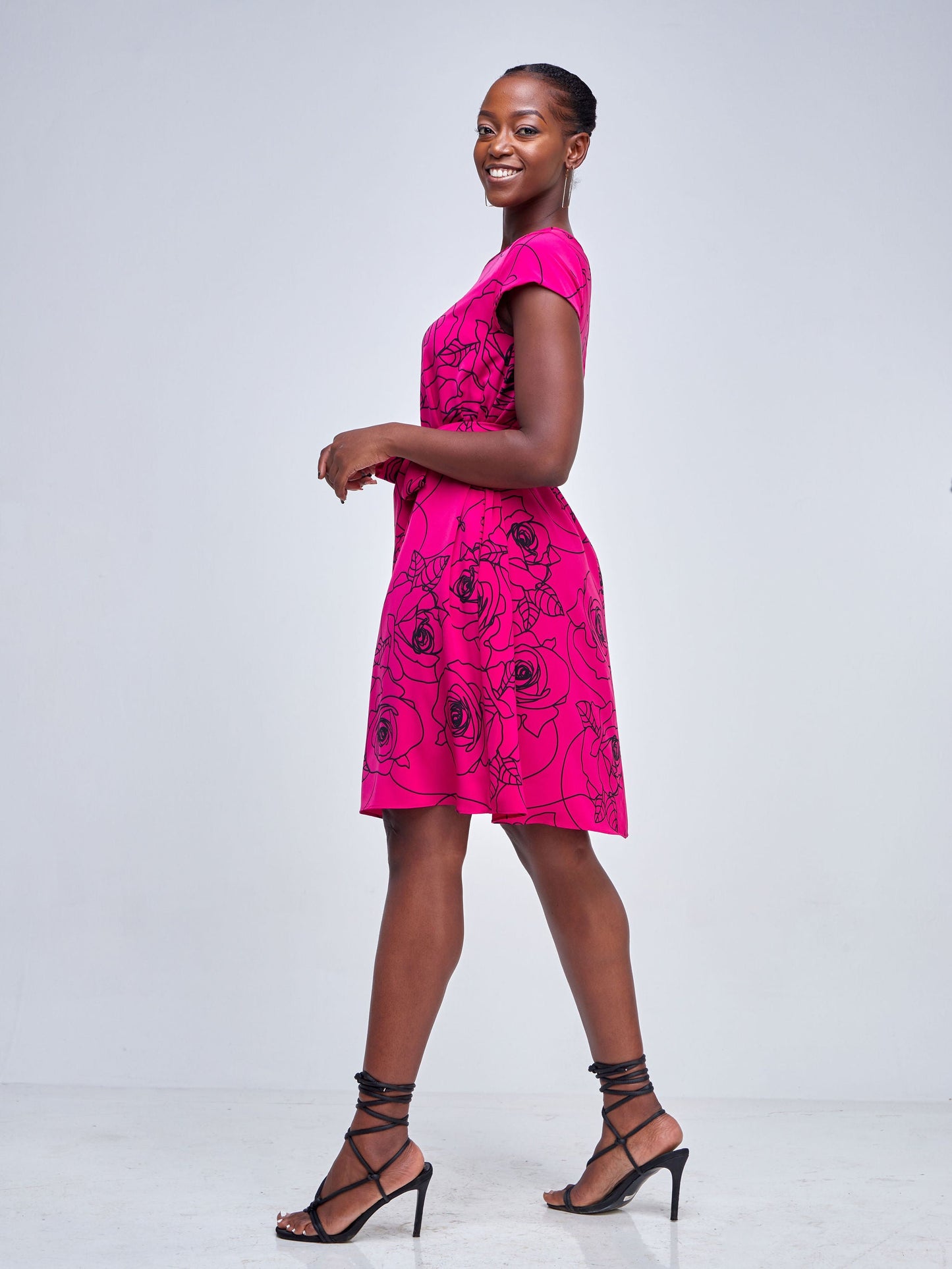 Vivo Basic Cap Sleeve Knee Length Tent Dress - Hot Pink / Black Floral Print