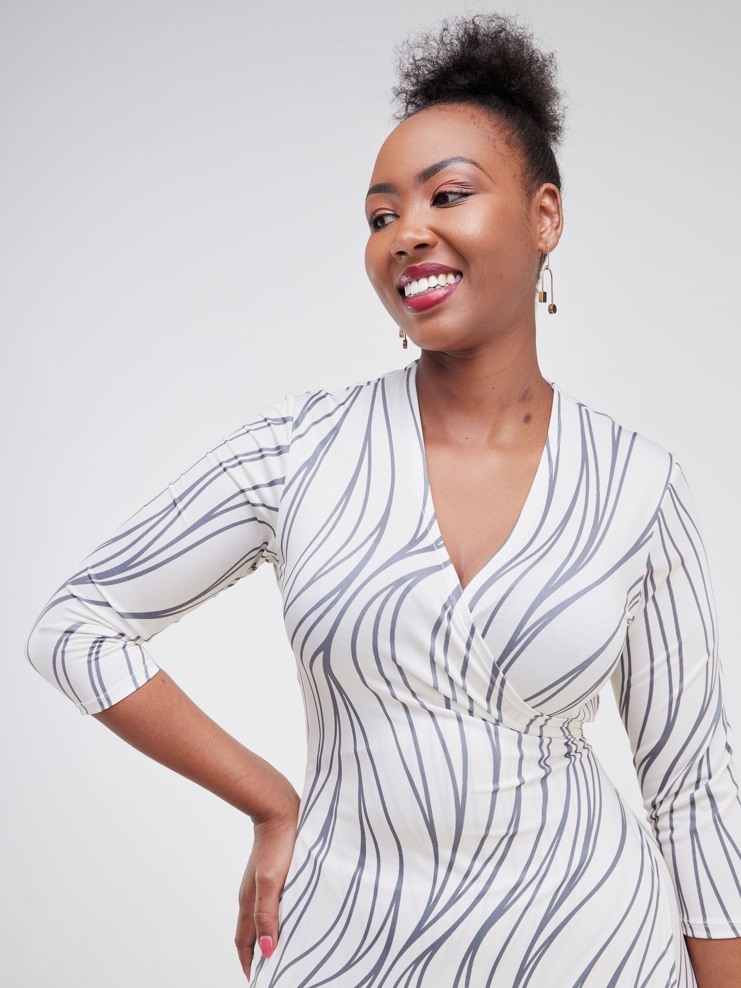 Vivo Lumi 3/4 Sleeve Wrap Maxi Dress - Beige / Grey Spiral Print