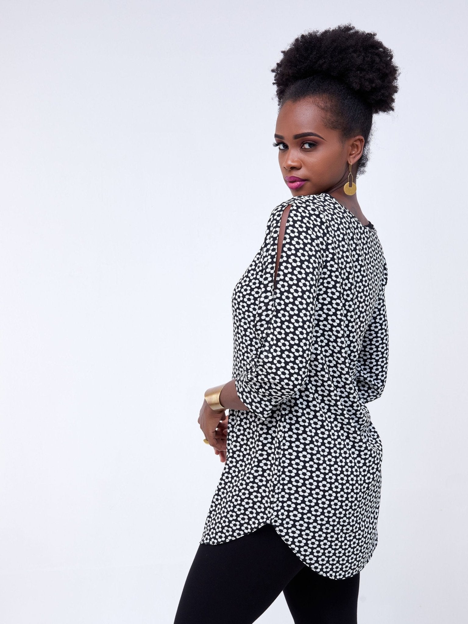 Vivo Jasiri 3/4 Slit Sleeve Tunic Top - Black / White Floral Print - Shop Zetu Kenya